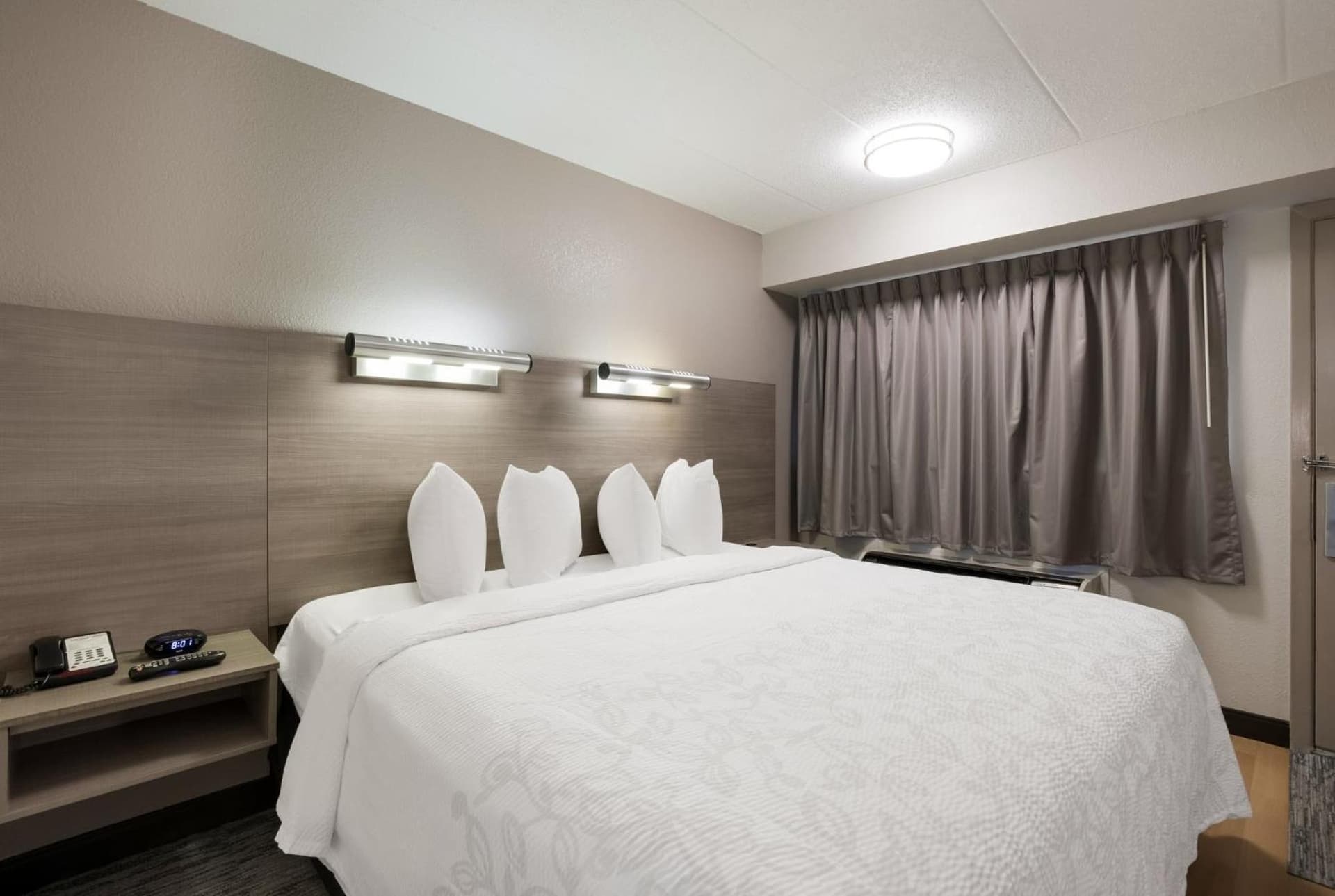 Red Roof Inn PLUS+ Chicago - Naperville gallery photo in Naperville, IL — image 8