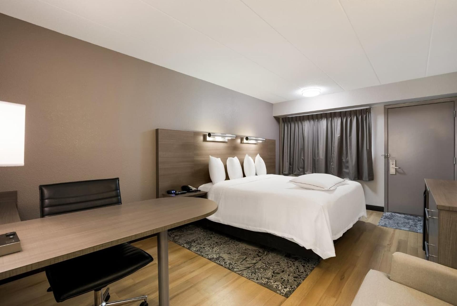 Red Roof Inn PLUS+ Chicago - Naperville gallery photo in Naperville, IL — image 20