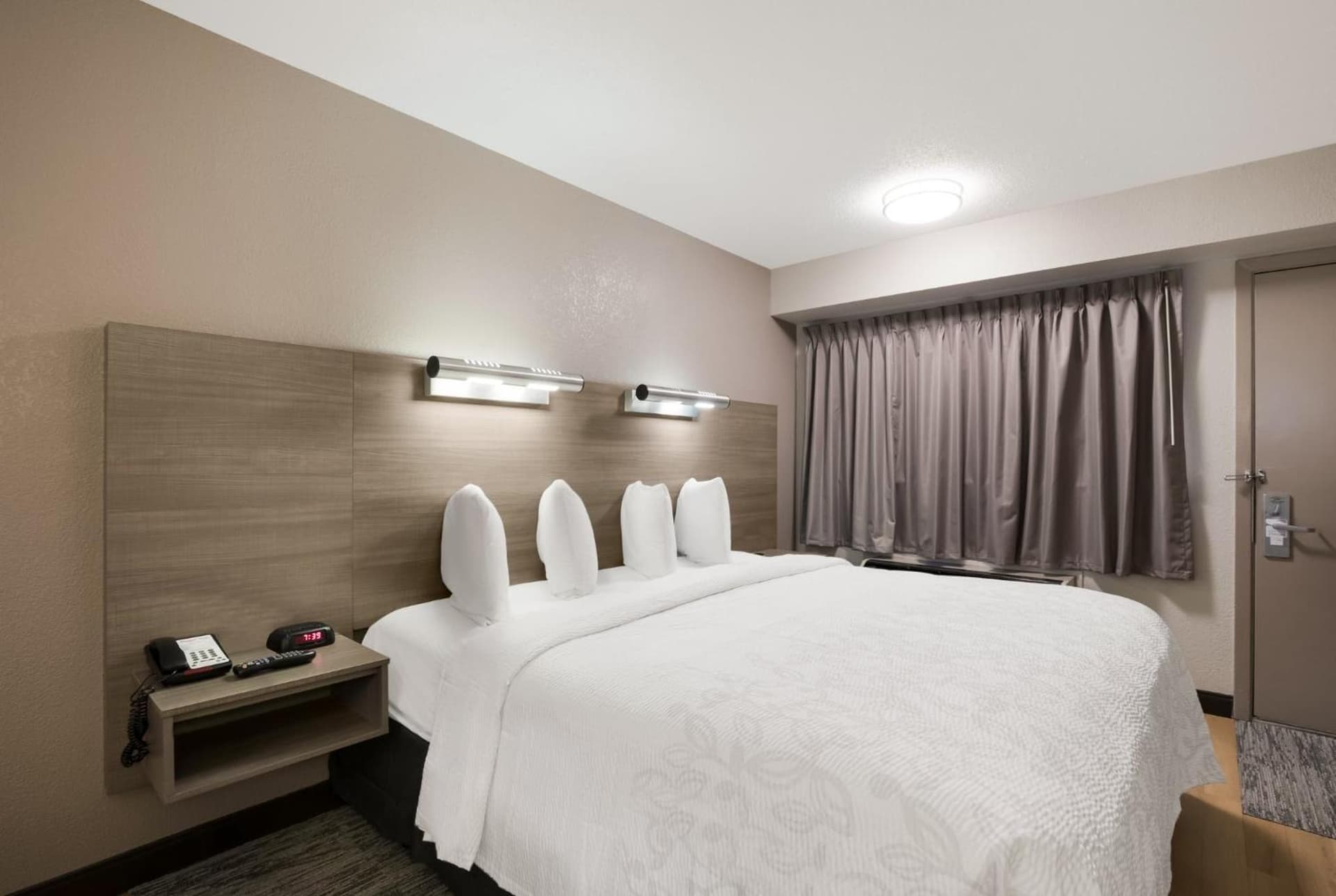 Red Roof Inn PLUS+ Chicago - Naperville gallery photo in Naperville, IL — image 31