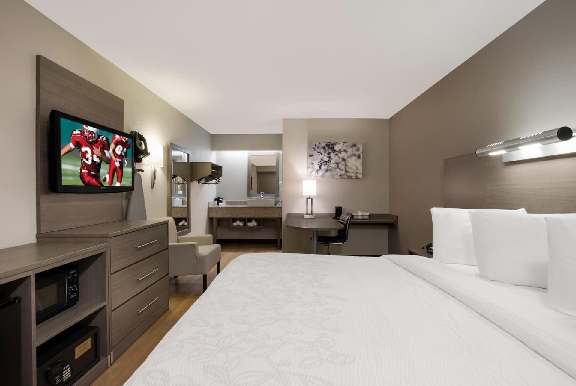 Red Roof Inn PLUS+ Chicago - Naperville gallery photo in Naperville, IL — image 22