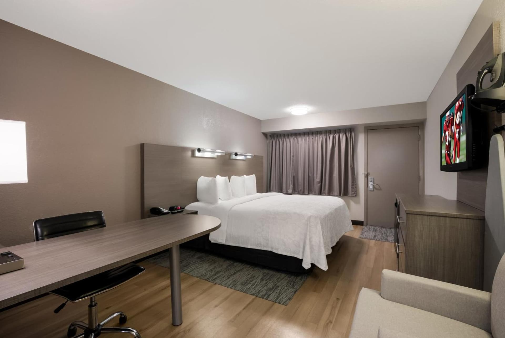 Red Roof Inn PLUS+ Chicago - Naperville gallery photo in Naperville, IL — image 29
