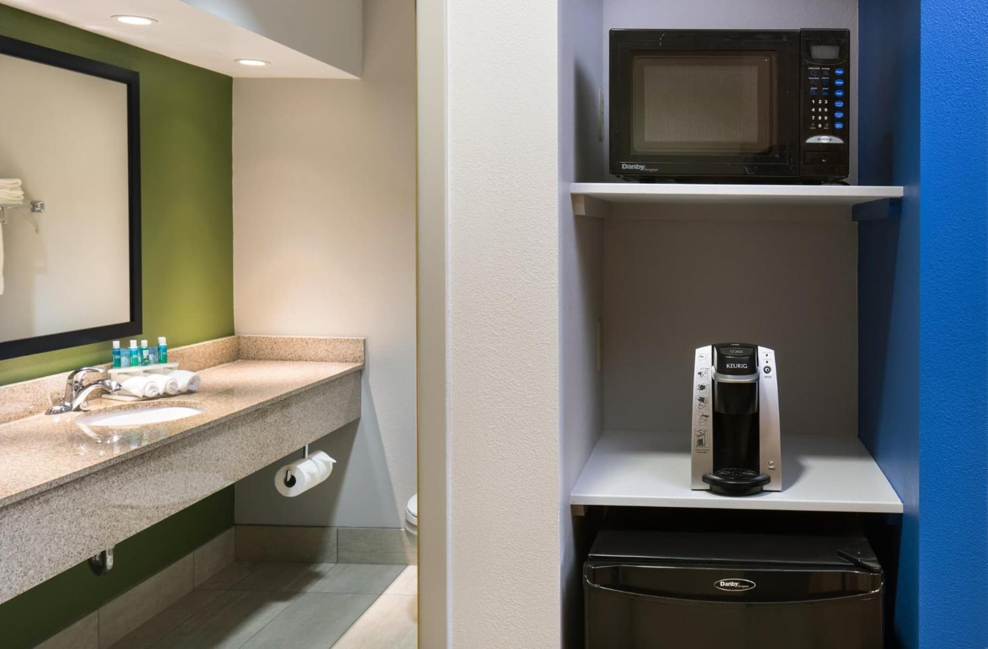 Holiday Inn Express Cedar Rapids - Collins Road by IHG gallery photo in Cedar Rapids, IA — image 30
