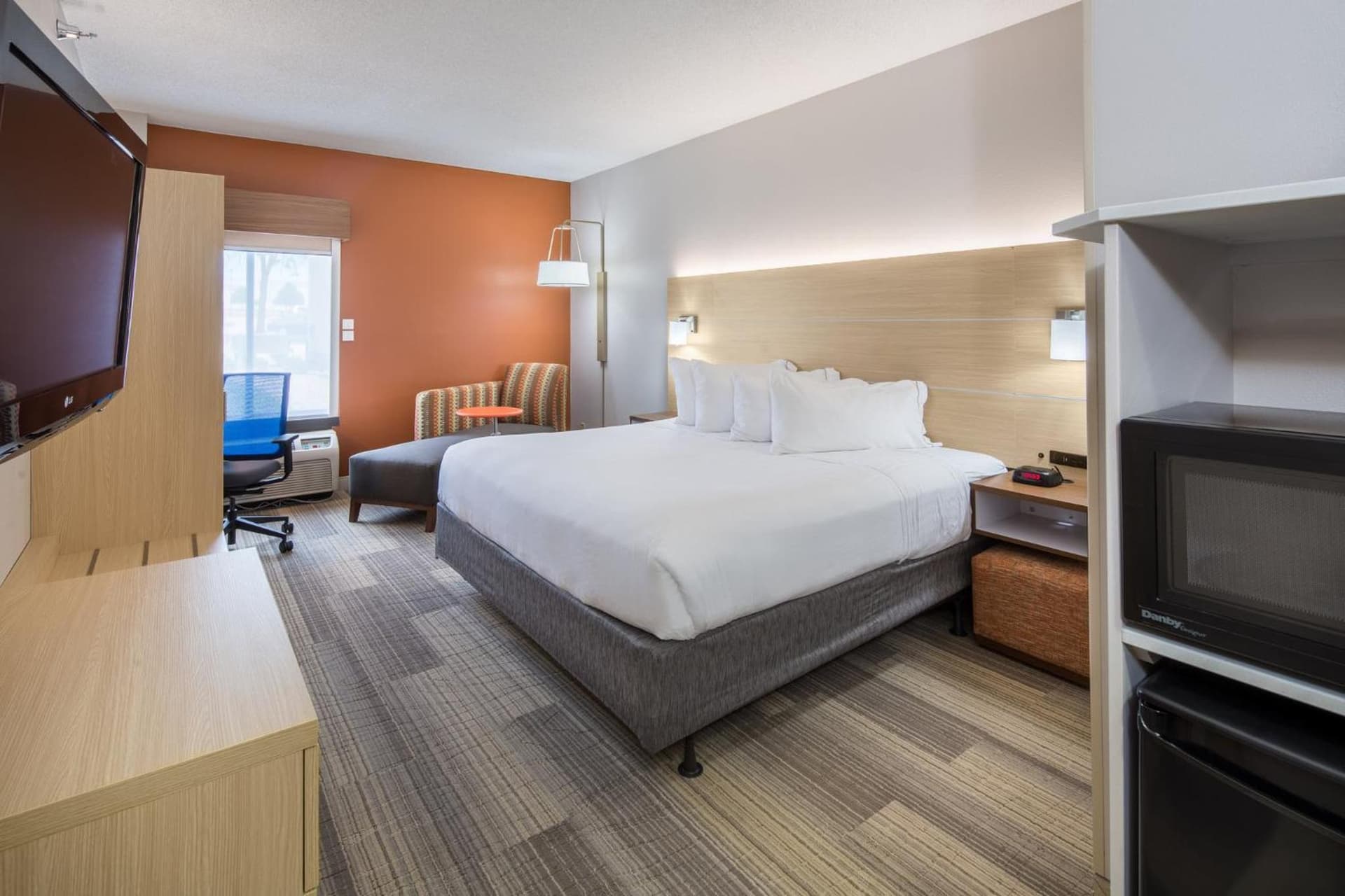 Holiday Inn Express Cedar Rapids - Collins Road by IHG gallery photo in Cedar Rapids, IA — image 49