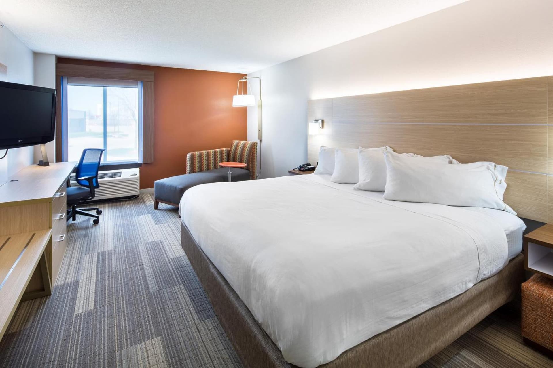Holiday Inn Express Cedar Rapids - Collins Road by IHG gallery photo in Cedar Rapids, IA — image 22