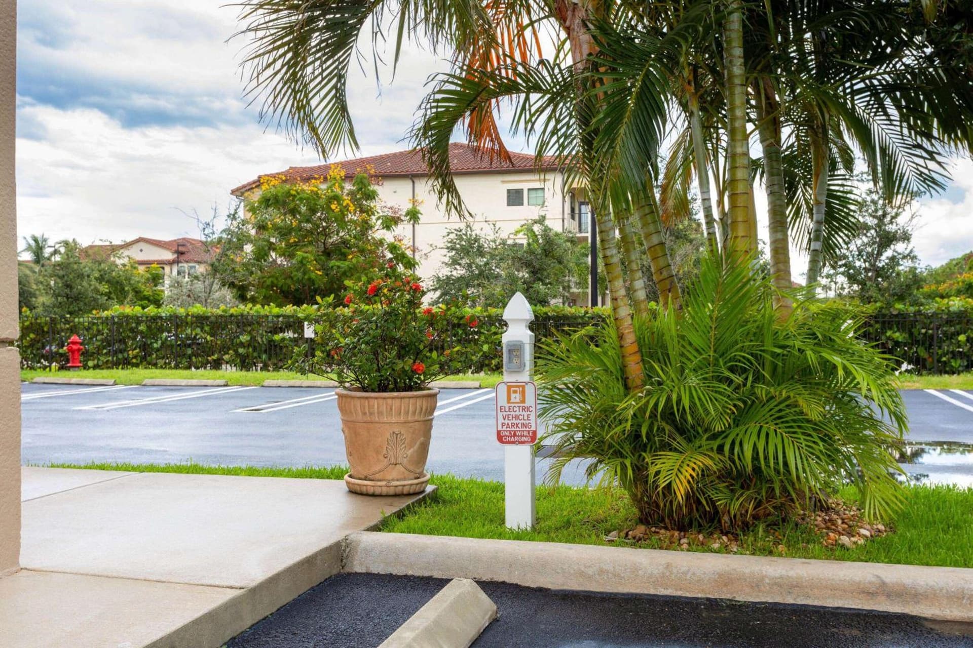 Hawthorn Extended Stay by Wyndham West Palm Beach Airport gallery photo in West Palm Beach, FL — image 30