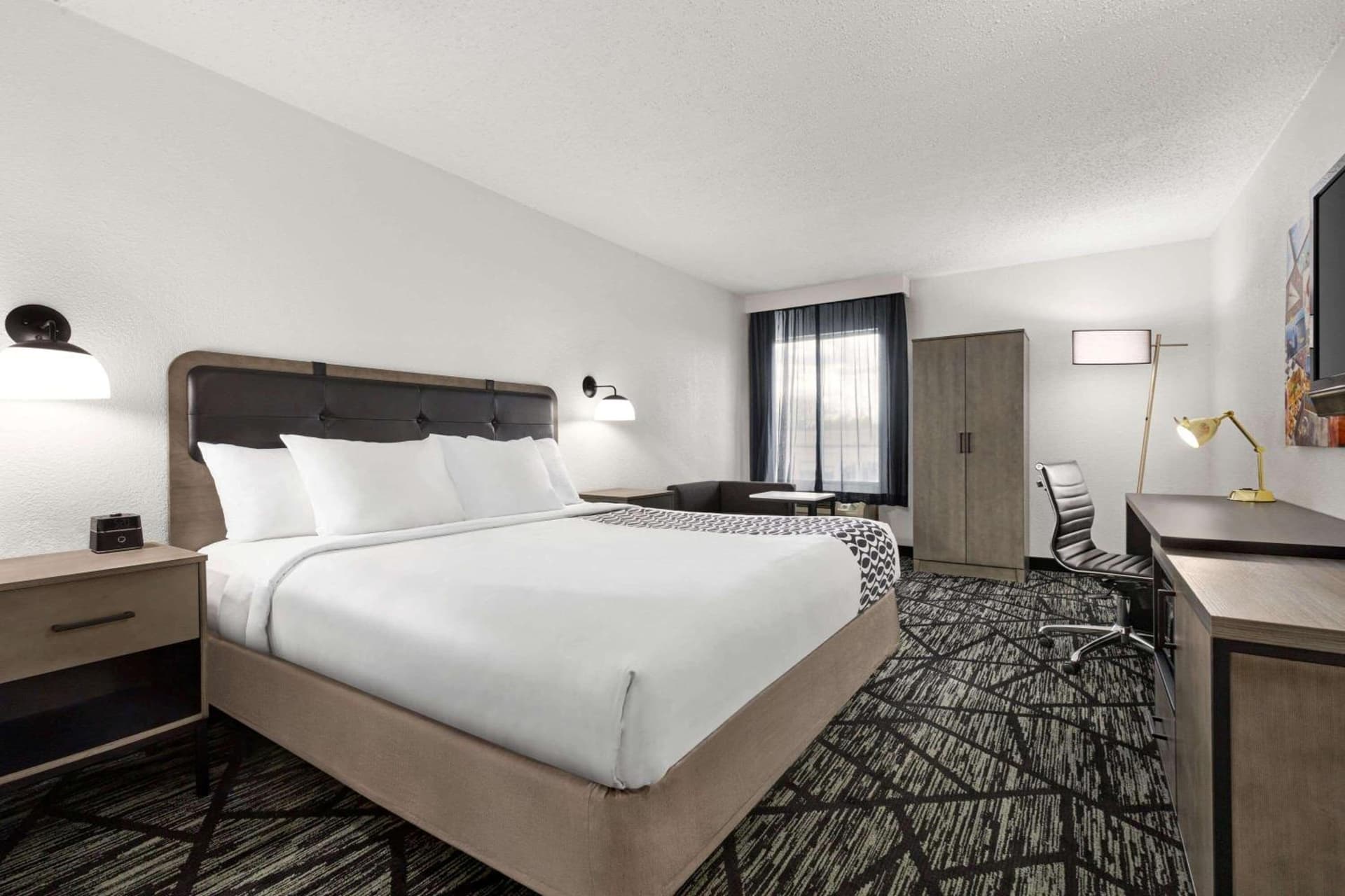 La Quinta Inn & Suites by Wyndham Cleveland Airport West gallery photo in North Olmsted, OH — image 44