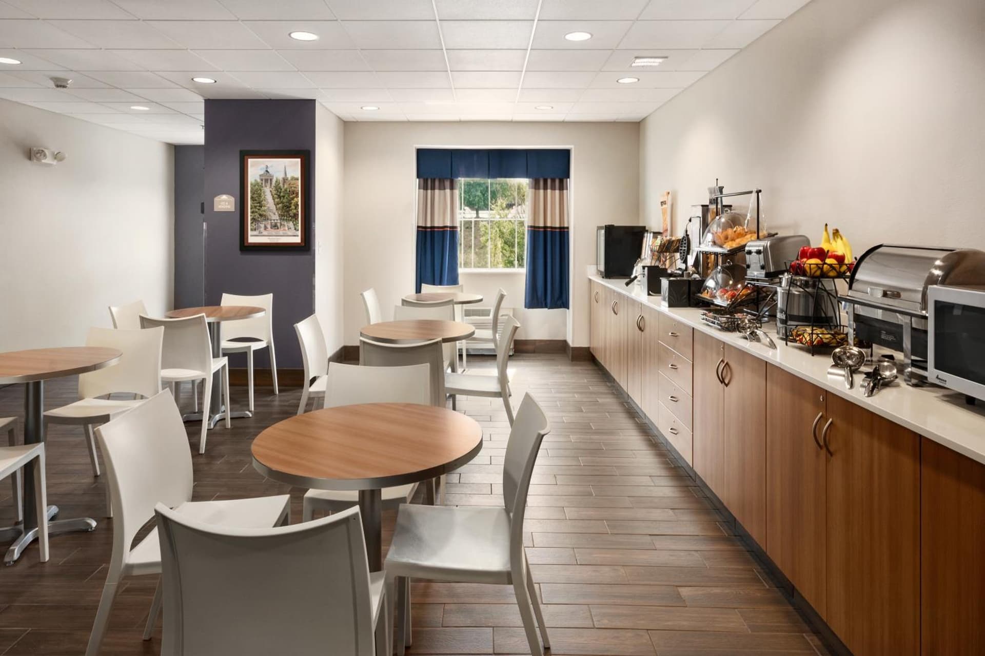 Microtel Inn & Suites by Wyndham gallery photo in Lynchburg, VA — image 7