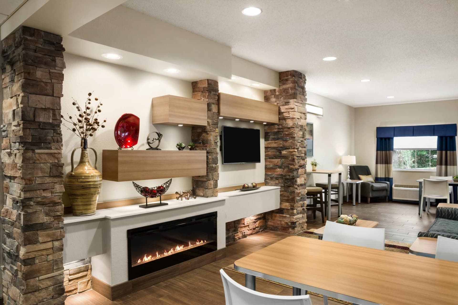 Microtel Inn & Suites by Wyndham property views in Lynchburg, VA — gallery photo 3