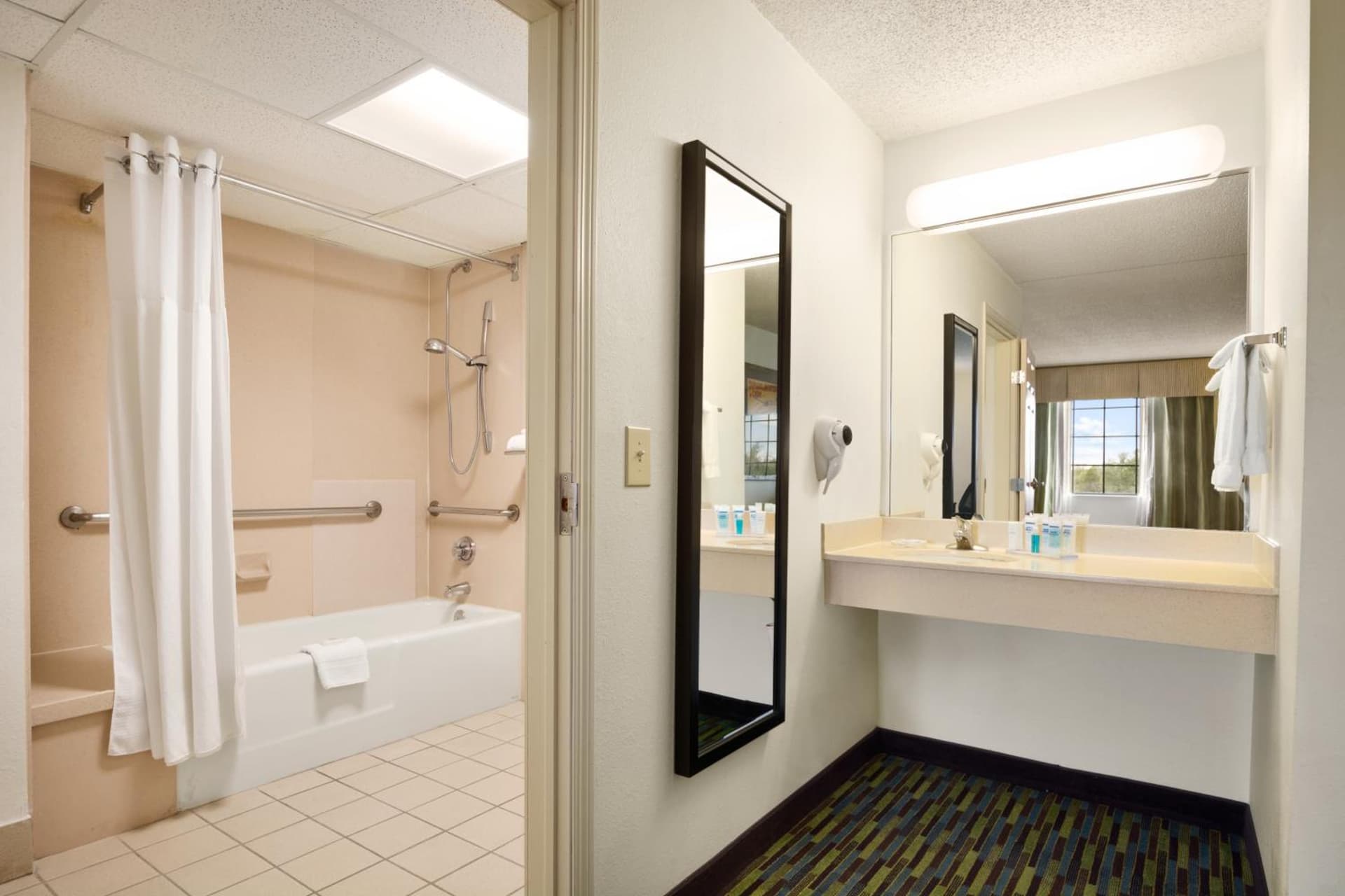 Wyndham Garden Wichita Downtown gallery photo in Wichita, KS — image 49