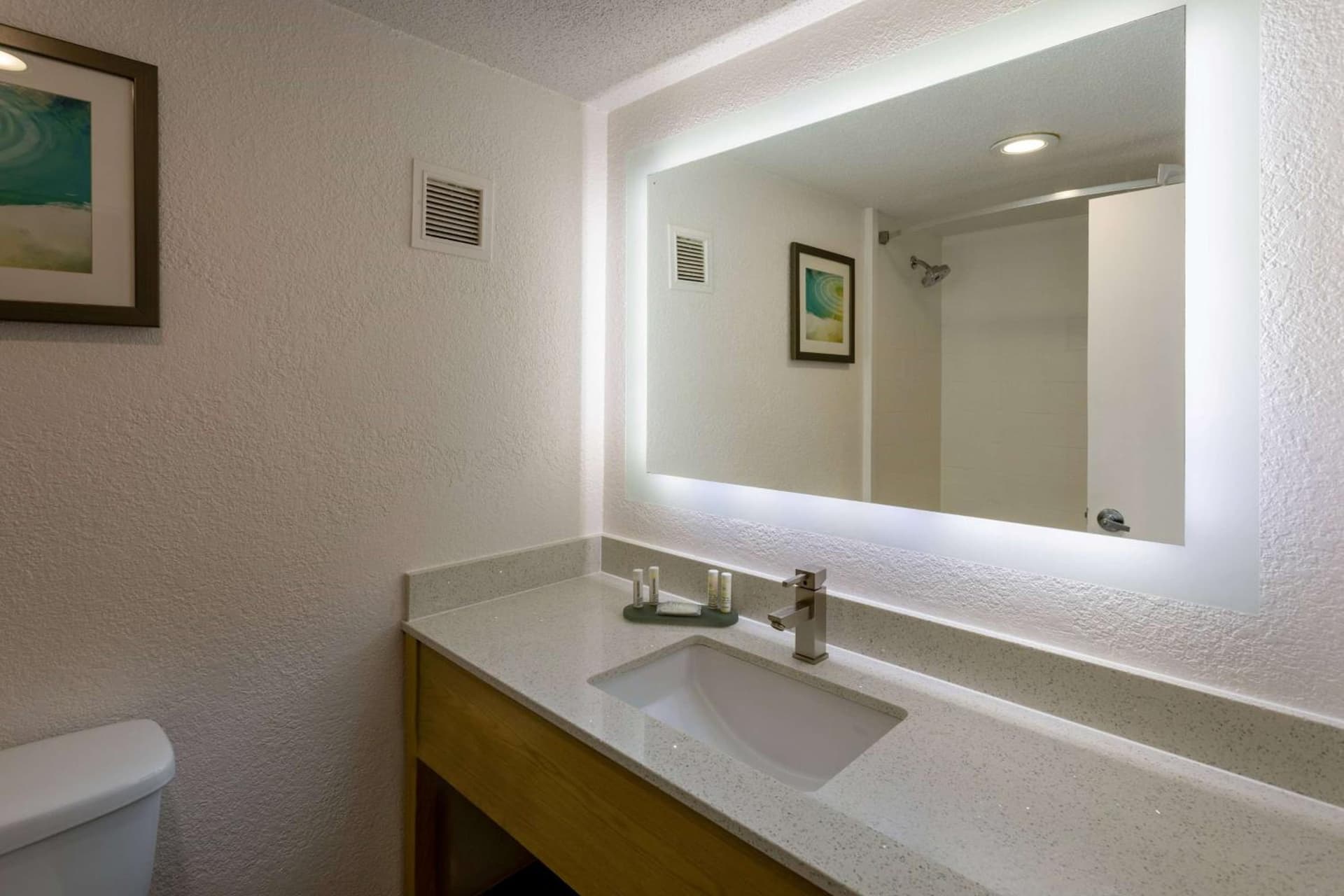 Baymont by Wyndham White Plains - Elmsford gallery photo in Elmsford, NY — image 40