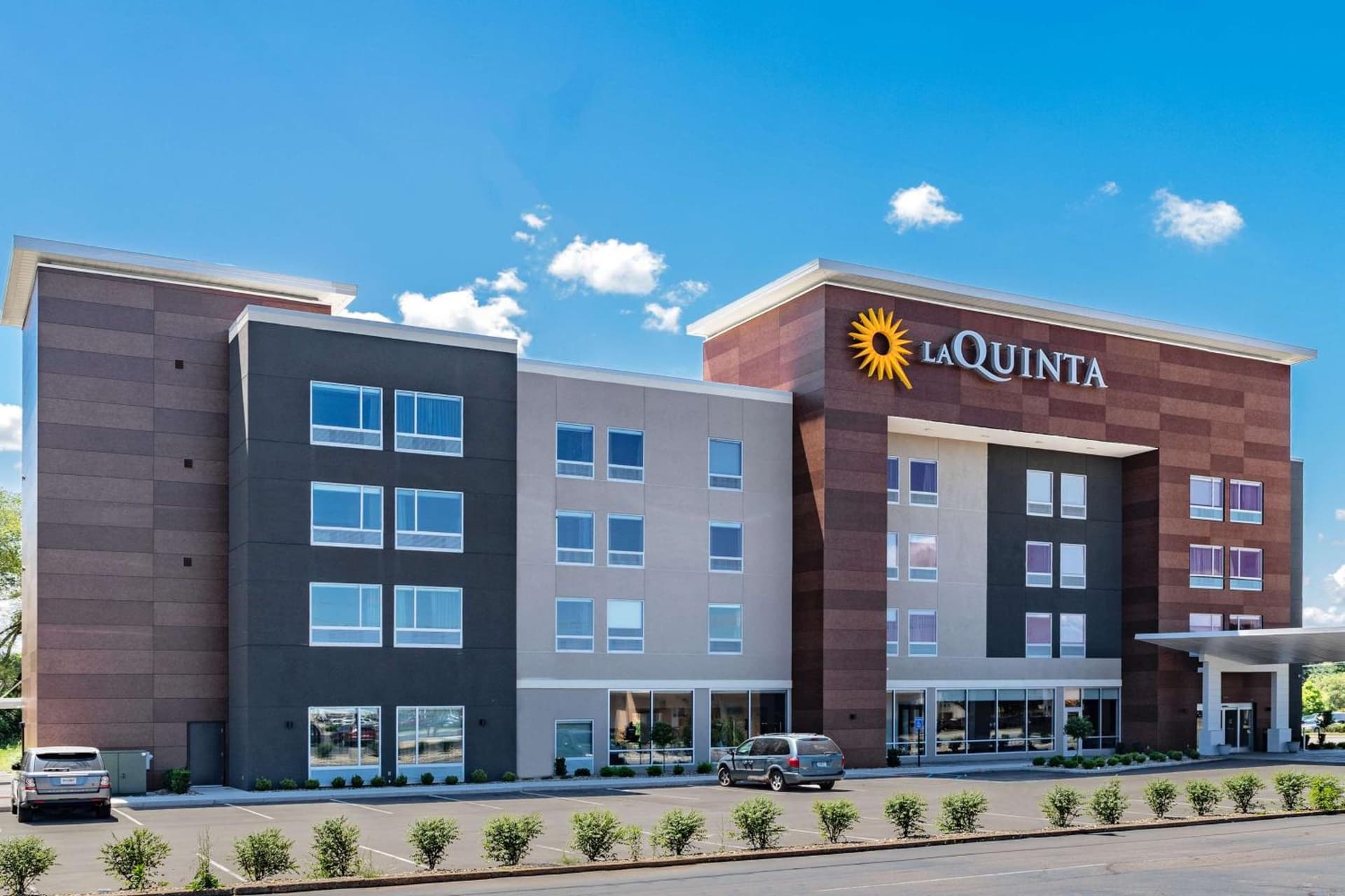 LaQuinta Suites by Wyndham South Bend Notre Dame Area property views in South Bend, IN — gallery photo 3