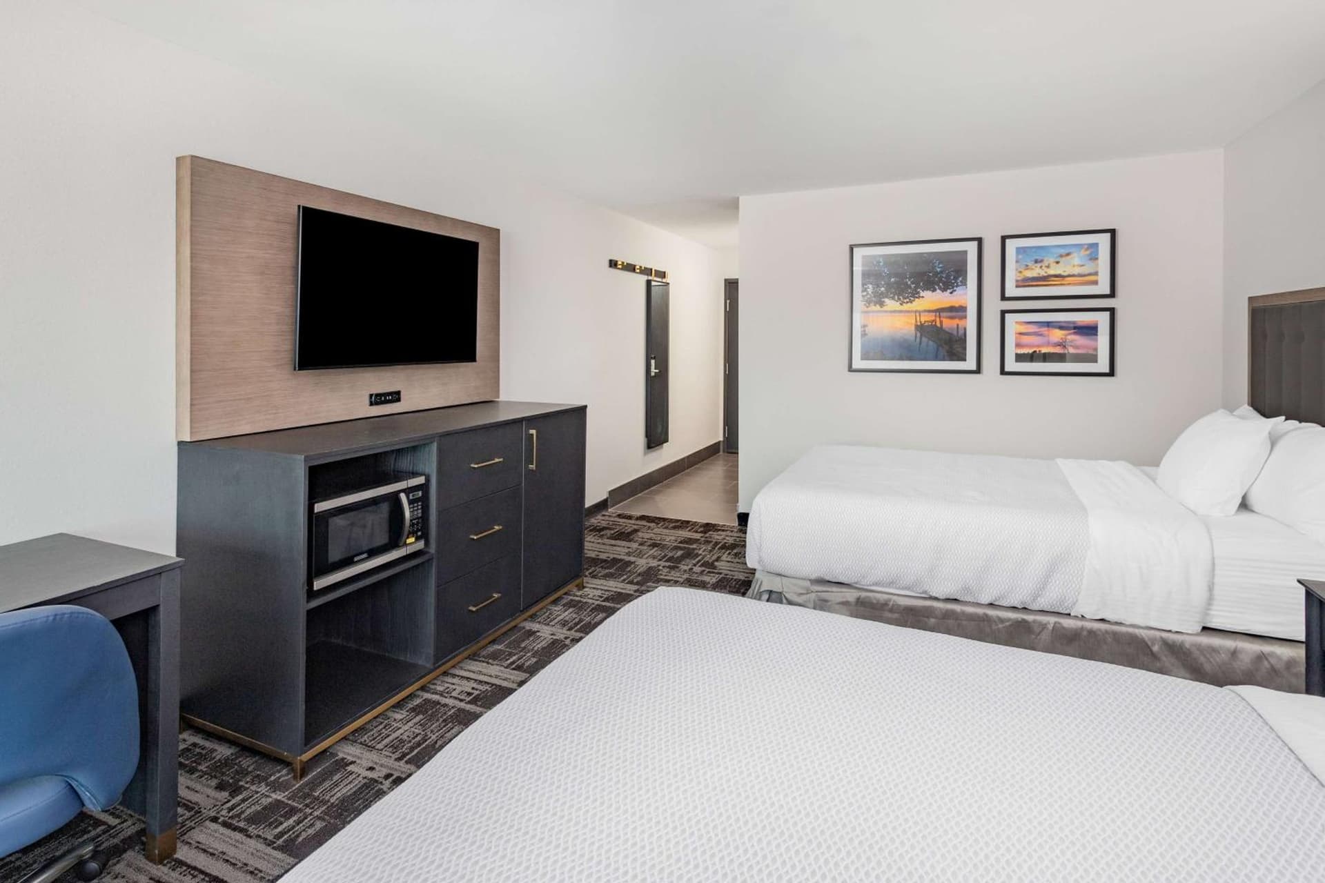 LaQuinta Suites by Wyndham South Bend Notre Dame Area gallery photo in South Bend, IN — image 19