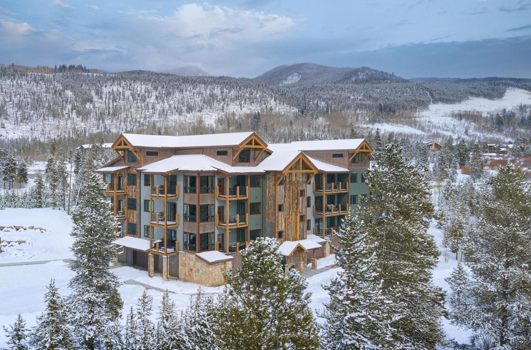 Clearwater Lofts by Vail Resorts featured exterior or lobby in Keystone, CO — similar hotel
