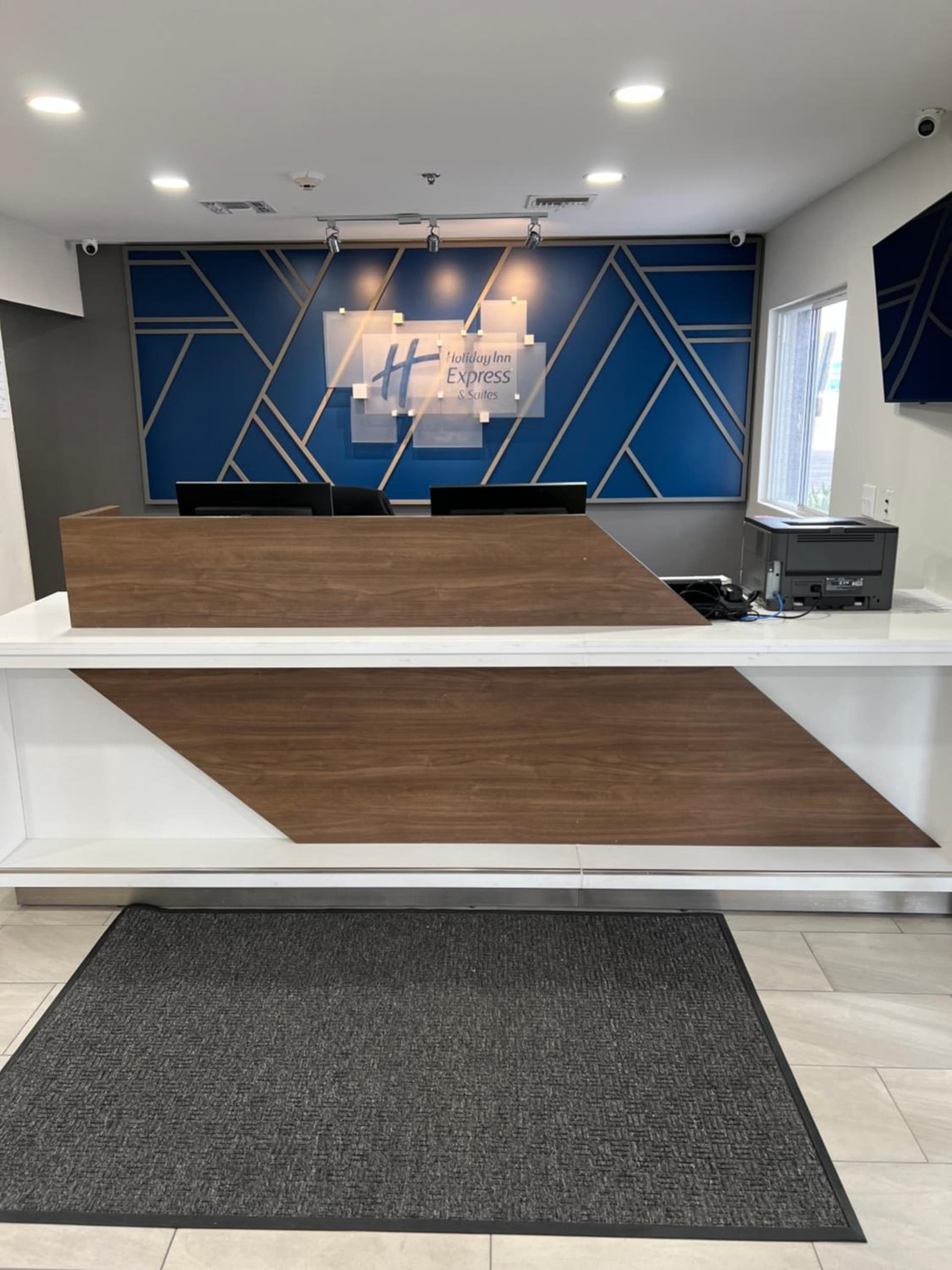 Holiday Inn Express & Suites Phoenix - Mesa West by IHG property views in Mesa, AZ — gallery photo 3