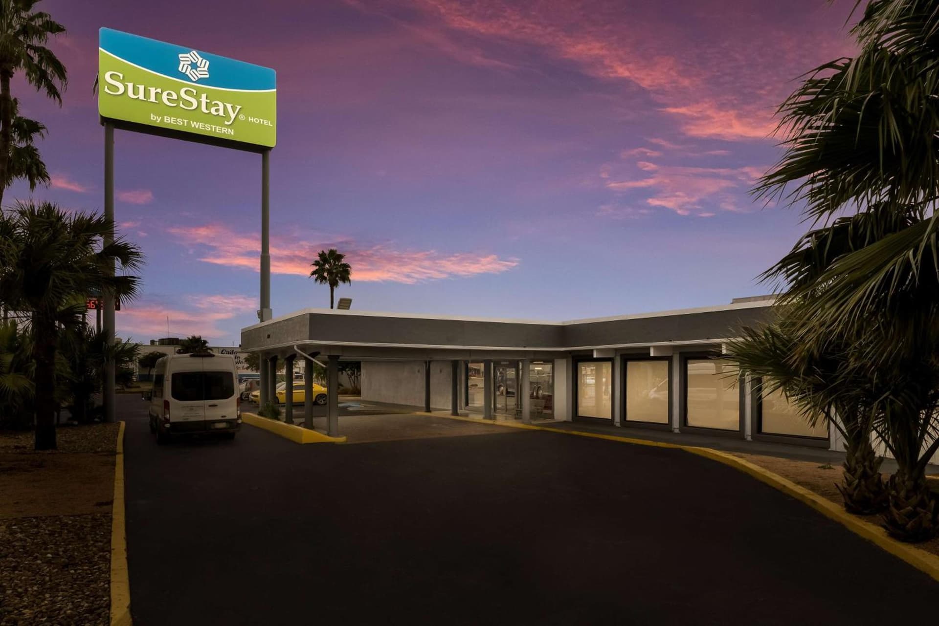 Spanish Trails Inn - Laredo Hotel — hotel in Laredo, Texas