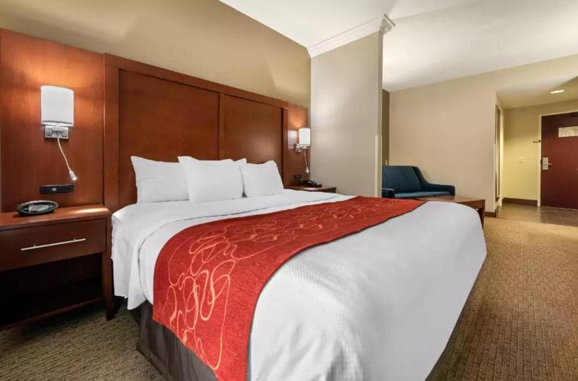 Holiday Inn Express & Suites Hebron - Cincinnati Airport by IHG interior in Hebron, KY — gallery photo 2