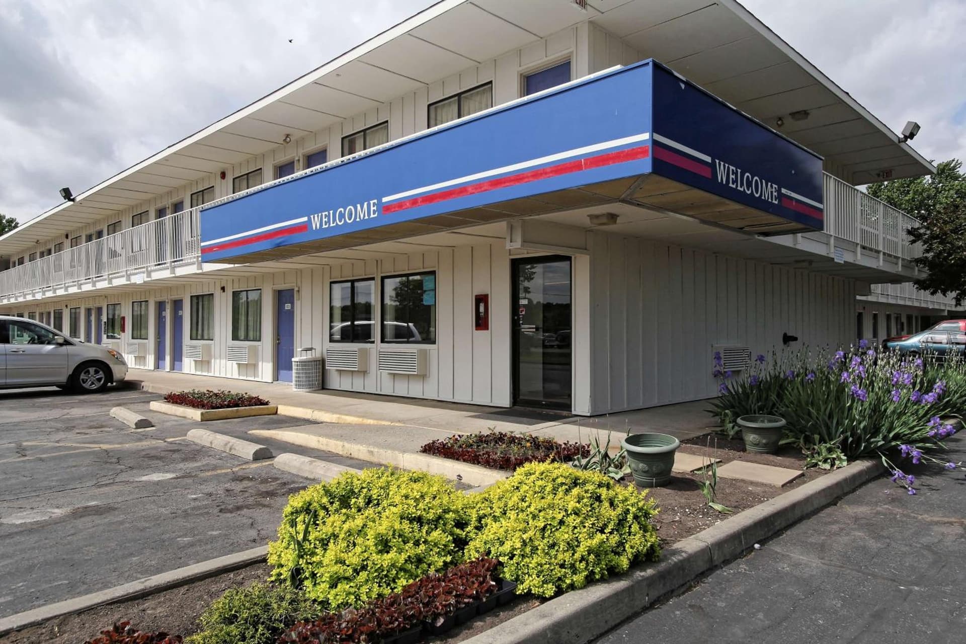 Motel 6-Amherst, OH - Cleveland West - Lorain featured exterior or lobby in Amherst, OH — similar hotel