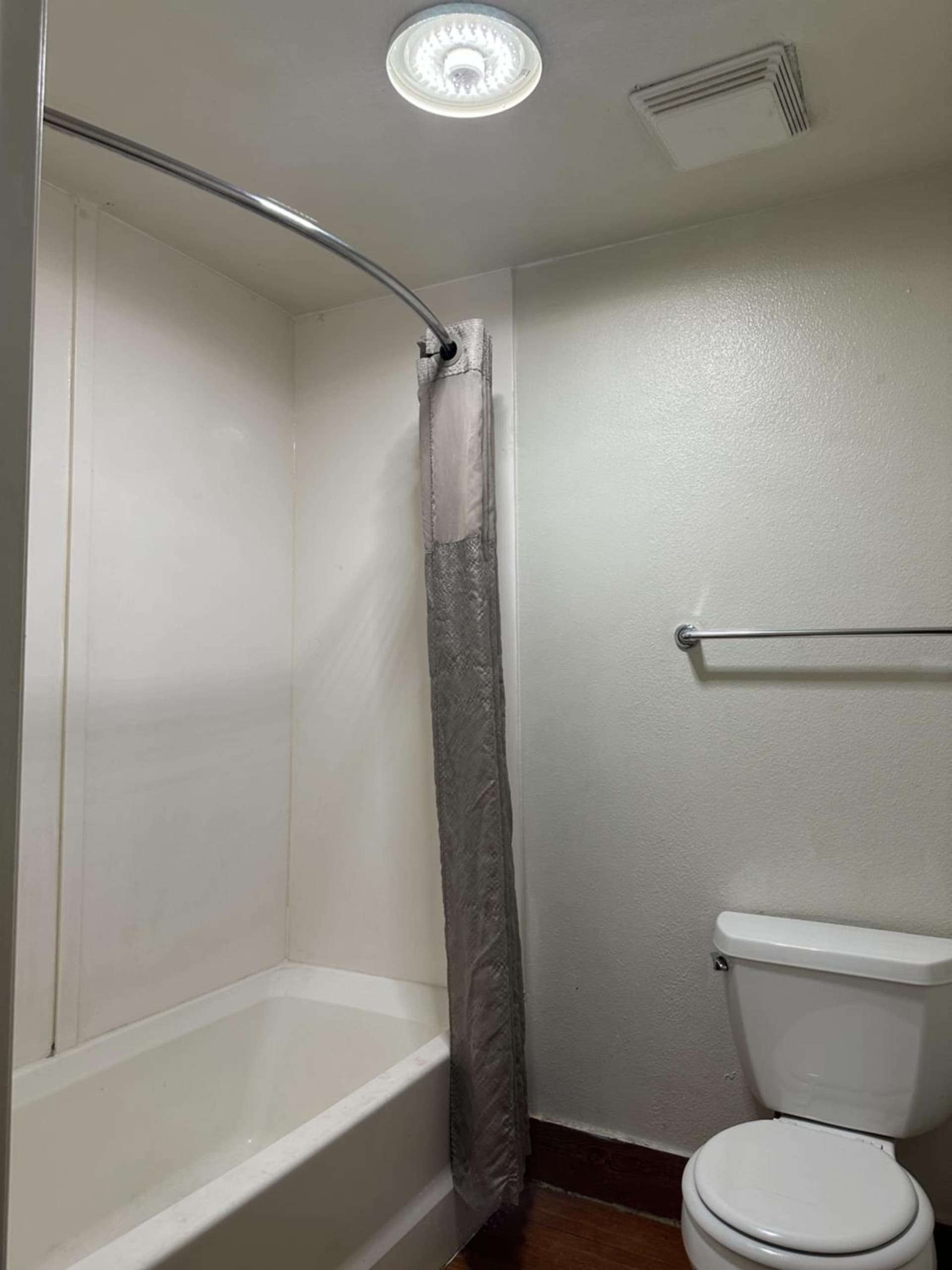 Beachside Inn property views in Anaheim, CA — gallery photo 3