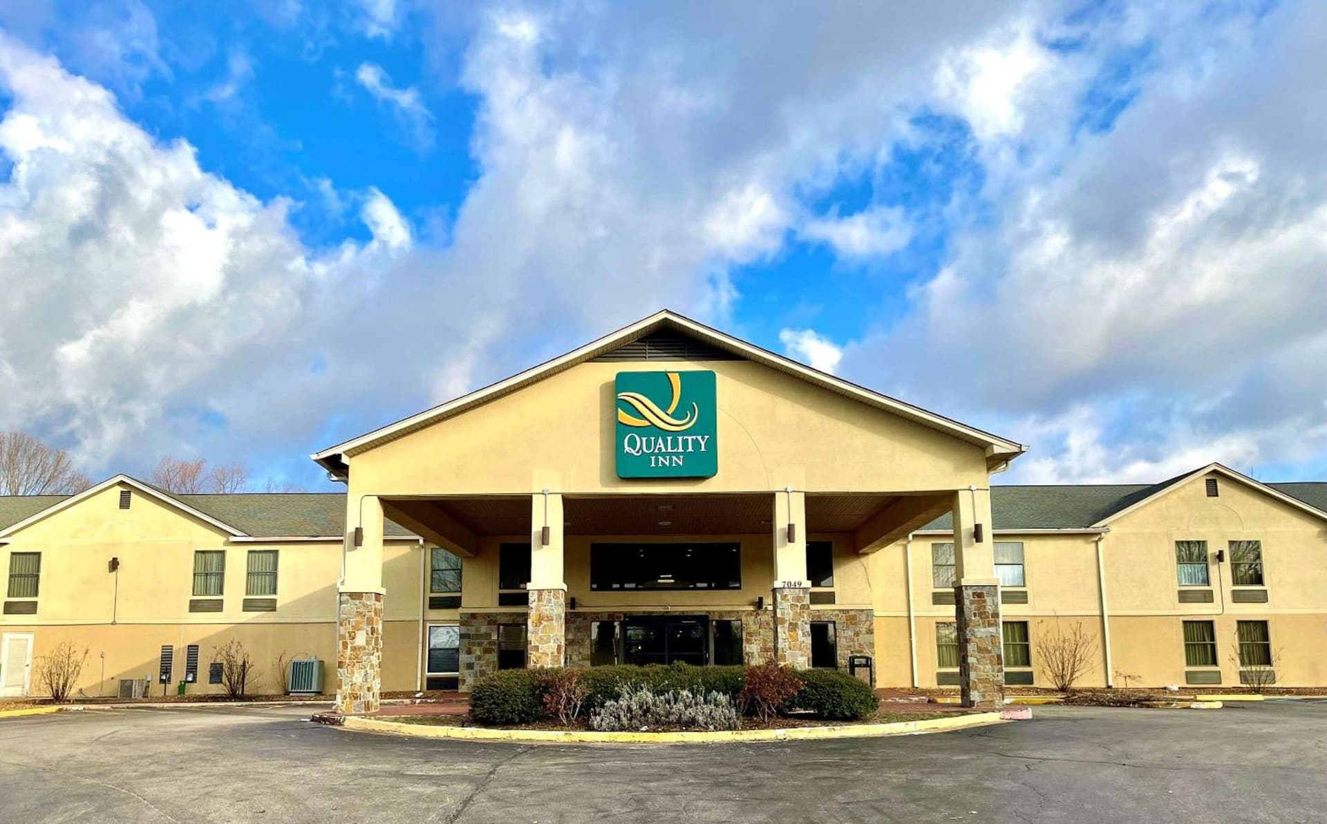 Quality Inn Olive Branch - Memphis South featured exterior or lobby in Olive Branch, MS — similar hotel
