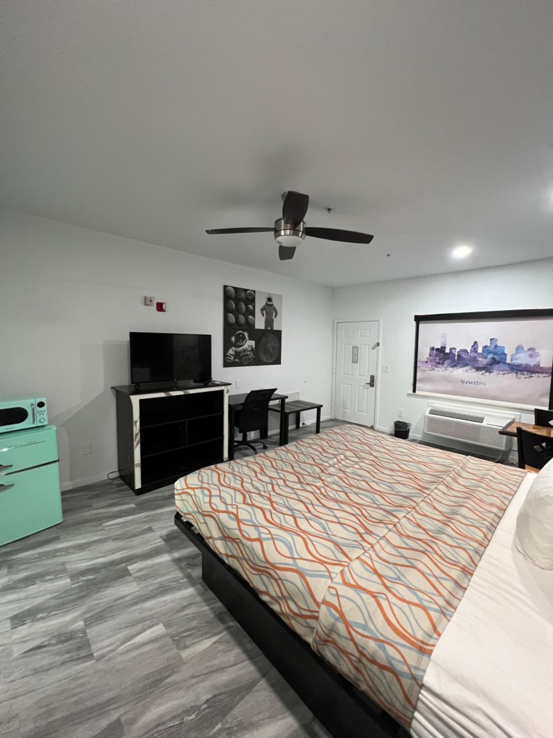 Grand Villa Inn Galleria property views in Houston, TX — gallery photo 3