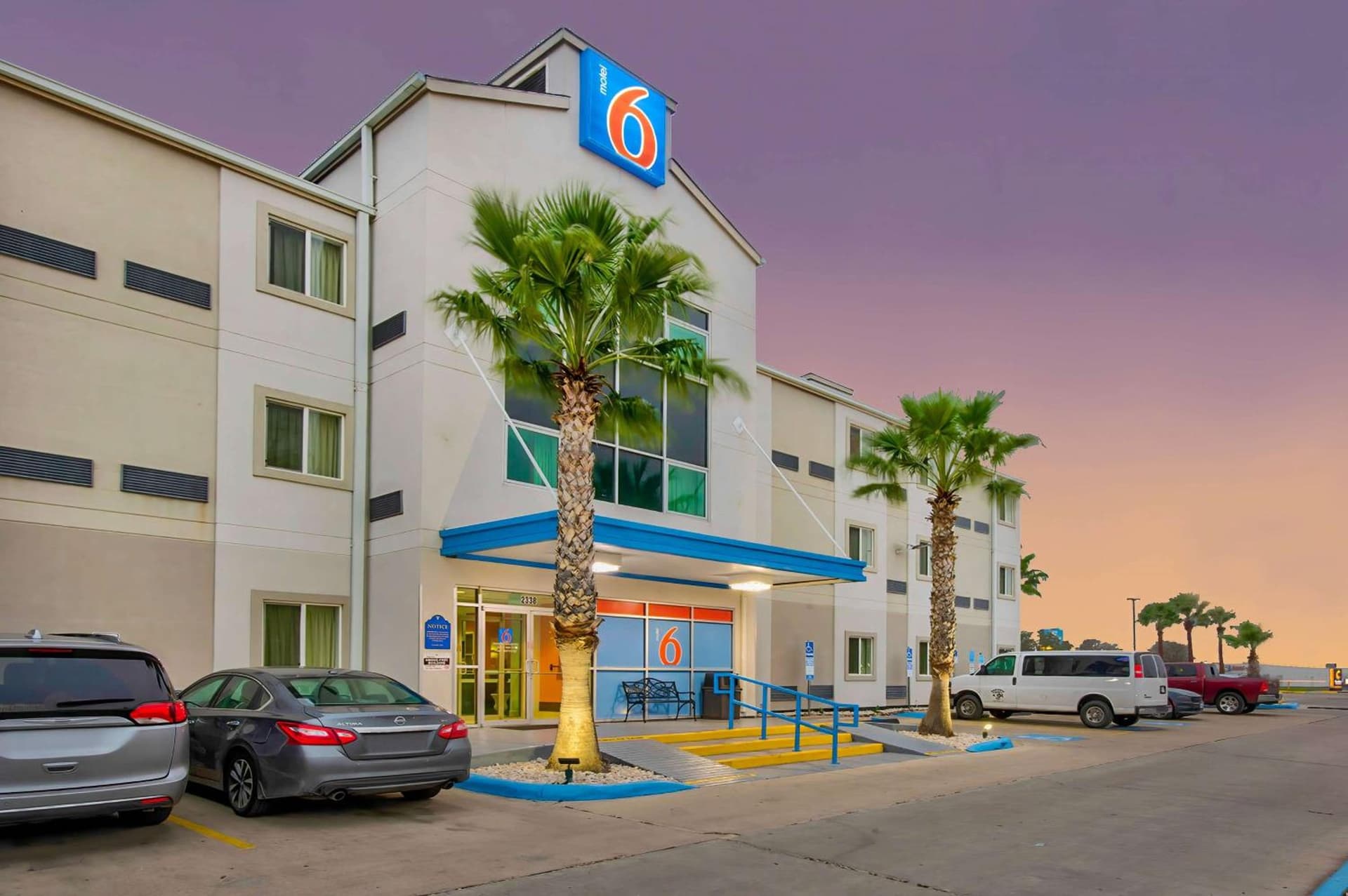 Motel 6-Eagle Pass, TX - Lakeside interior in Eagle Pass, TX — gallery photo 2