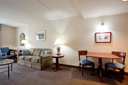 Holiday Inn Express & Suites Newport News by IHG interior in Newport News, VA — gallery photo 2