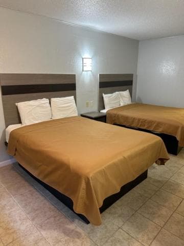 Executive Inn Mercedes Weslaco interior in Mercedes, TX — gallery photo 2