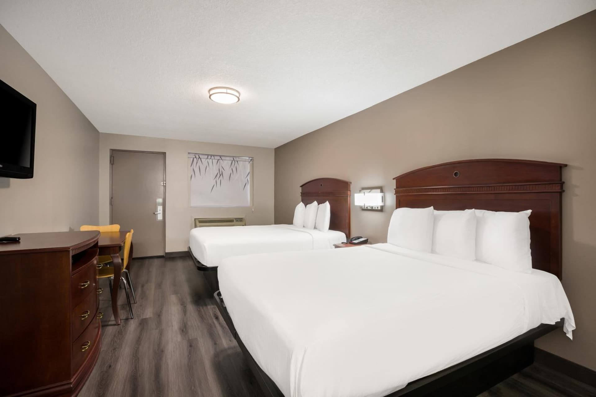 Red Carpet inn Edison property views in Edison — gallery photo 3