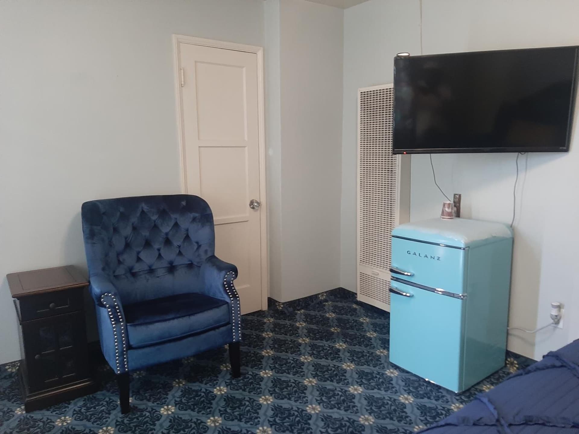 HARRY'S MAN CAVE - A Vintage Motel on the Historic 395 route - The New Star Motel Experience gallery photo in Moreno Valley, CA — image 22