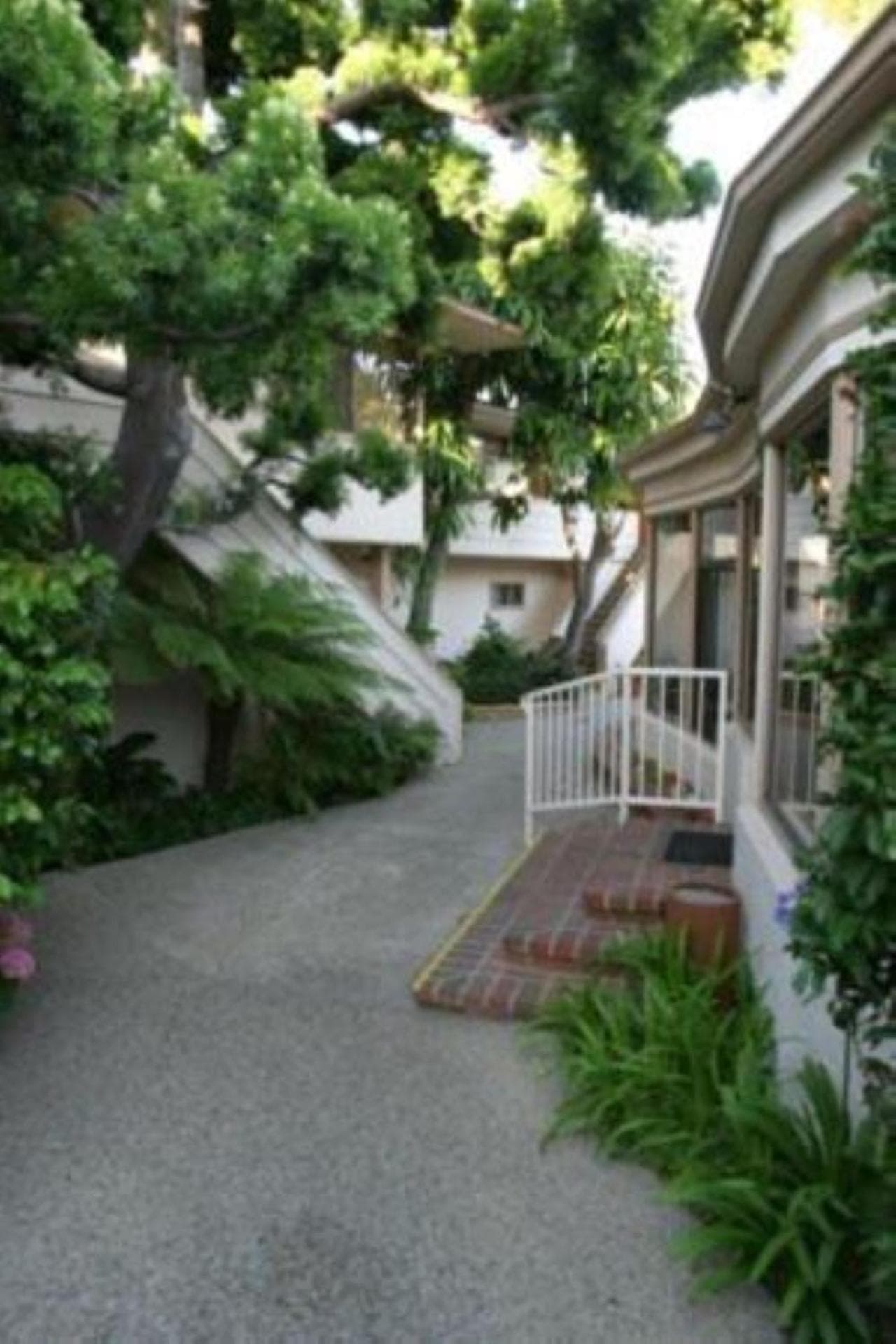 Laguna Shores Studio Suites interior in Laguna Beach, CA — gallery photo 2