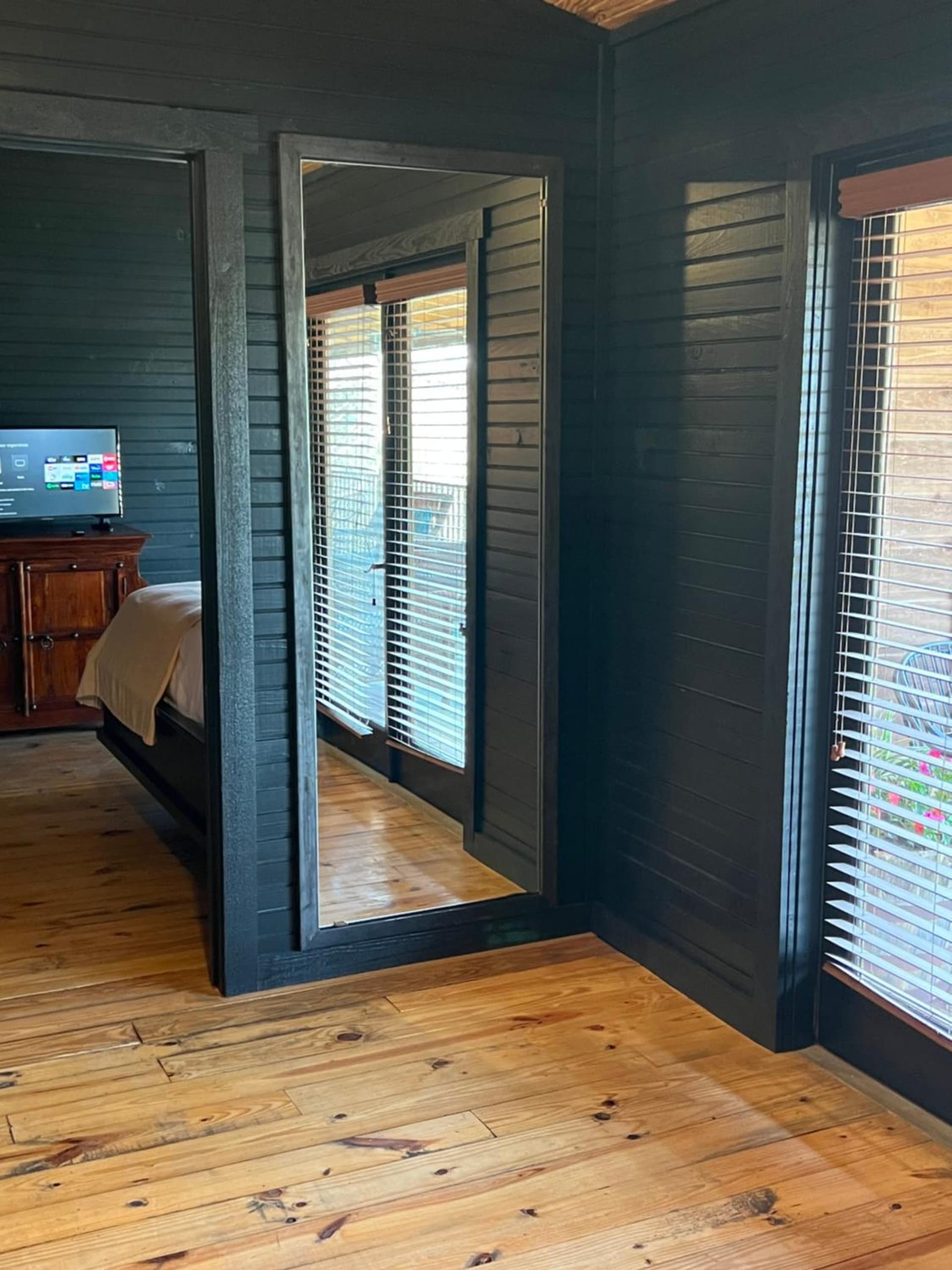 Hideout on the Horseshoe interior in Canyon Lake, TX — gallery photo 2