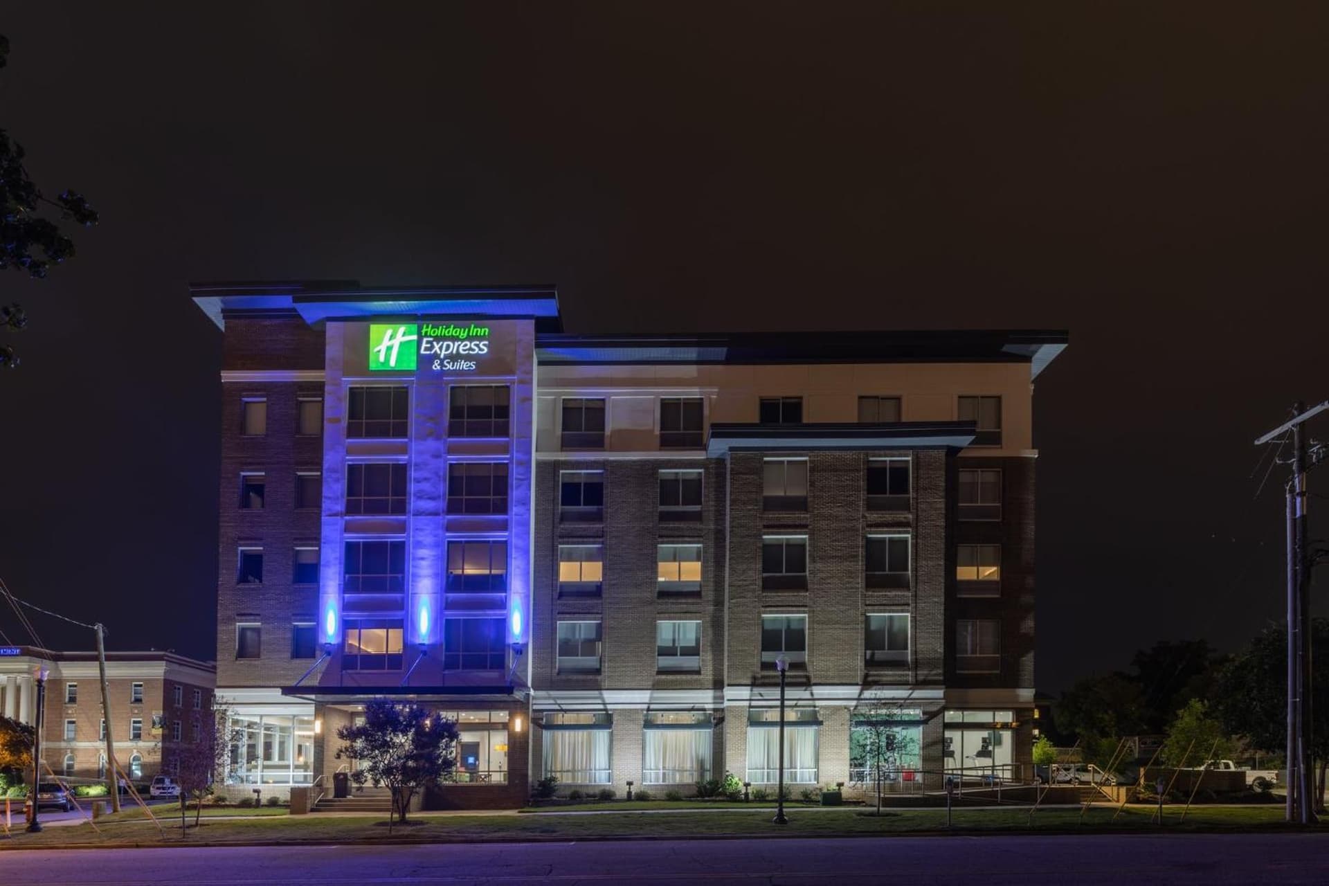 Holiday Inn Express & Suites Columbia Downtown The Vista by IHG interior in Columbia, SC — gallery photo 2