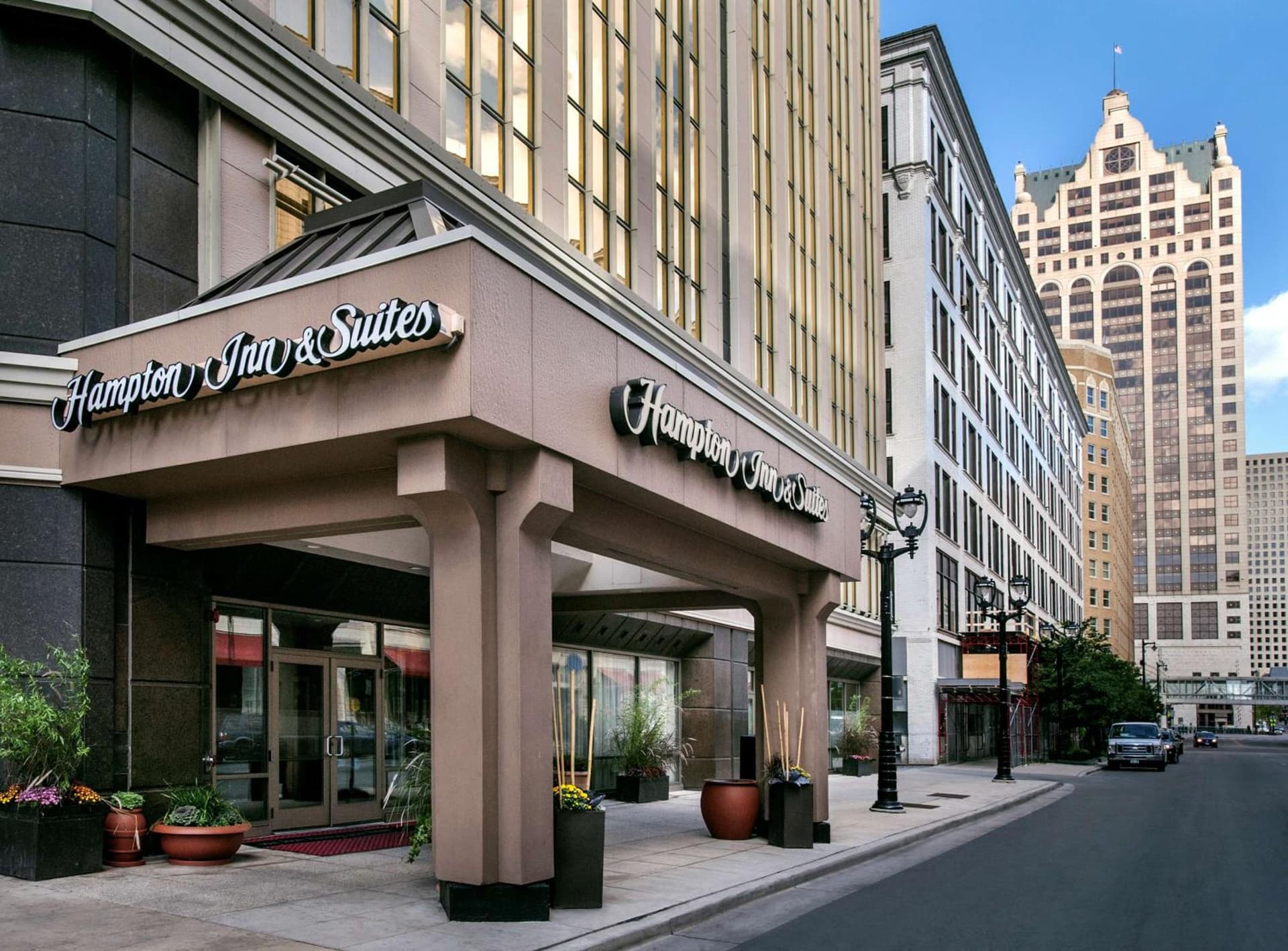 Hampton Inn & Suites Milwaukee Downtown — hotel in Milwaukee, Wisconsin