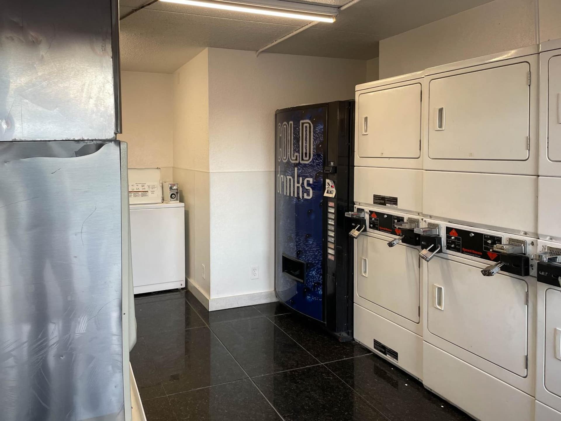 Studio 6 Houston TX Brookhollow property views in Houston, TX — gallery photo 3