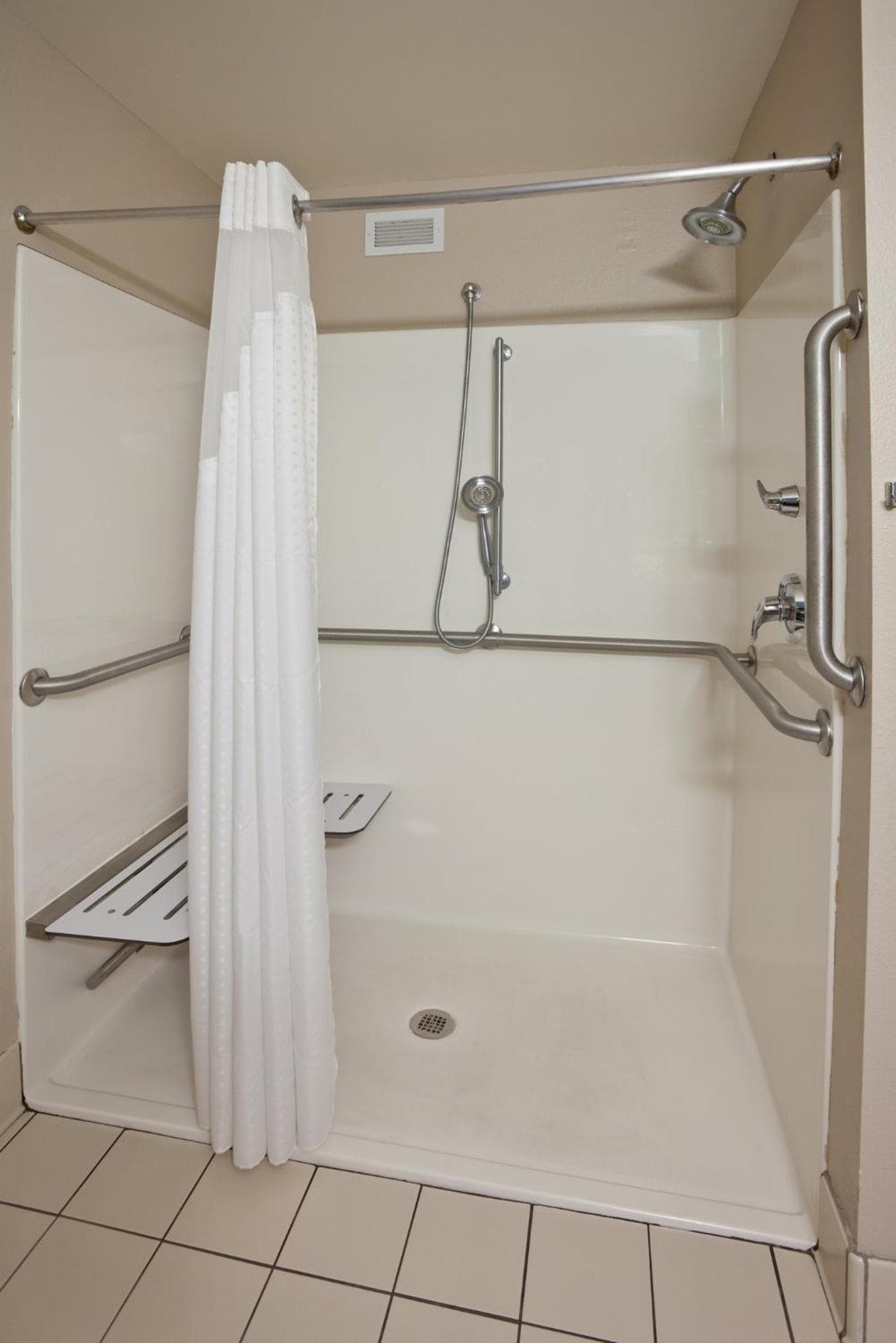 Holiday Inn Express and Suites St. Cloud by IHG gallery photo in Saint Cloud, MN — image 26