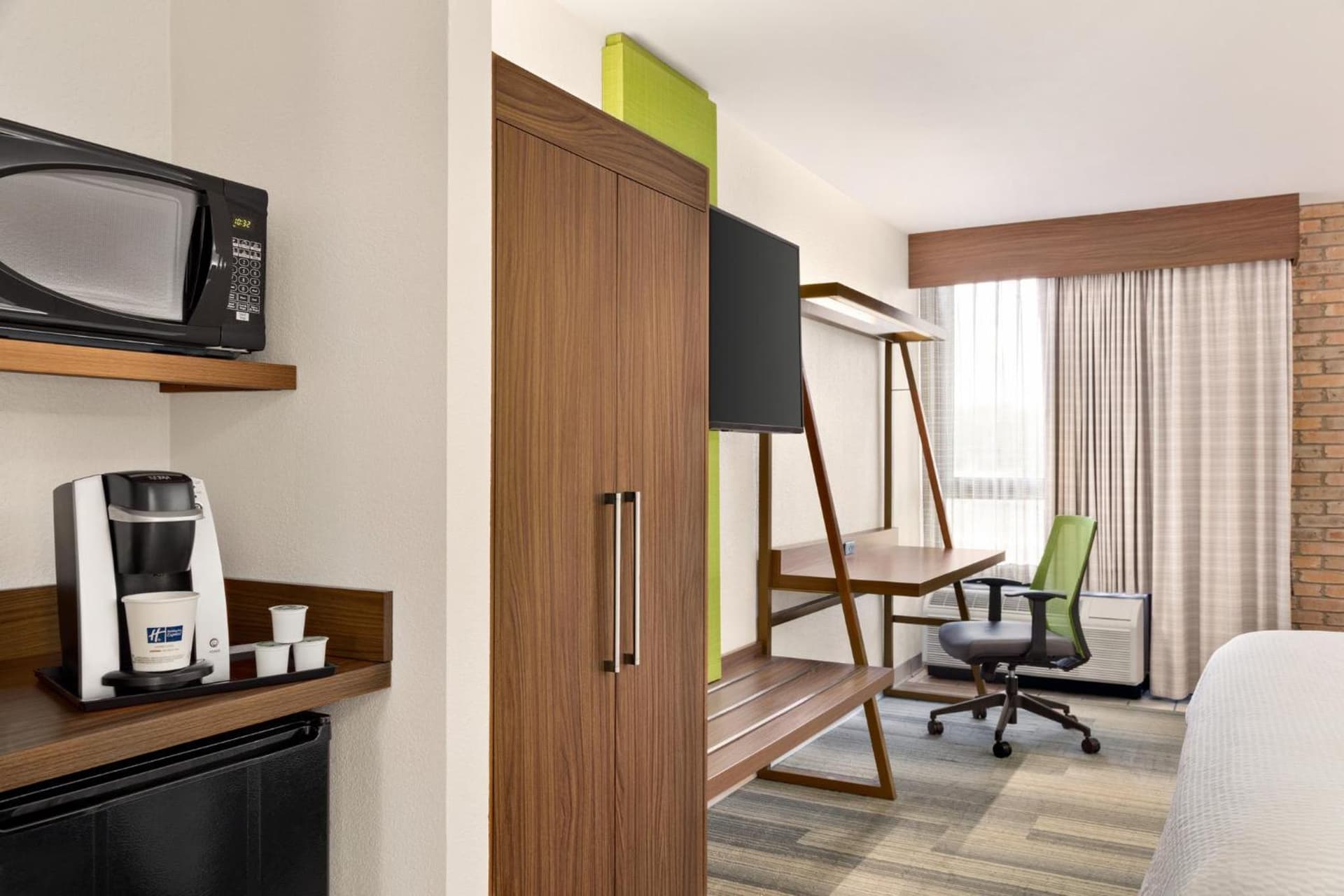 Holiday Inn Express - San Antonio Airport by IHG gallery photo in San Antonio, TX — image 24