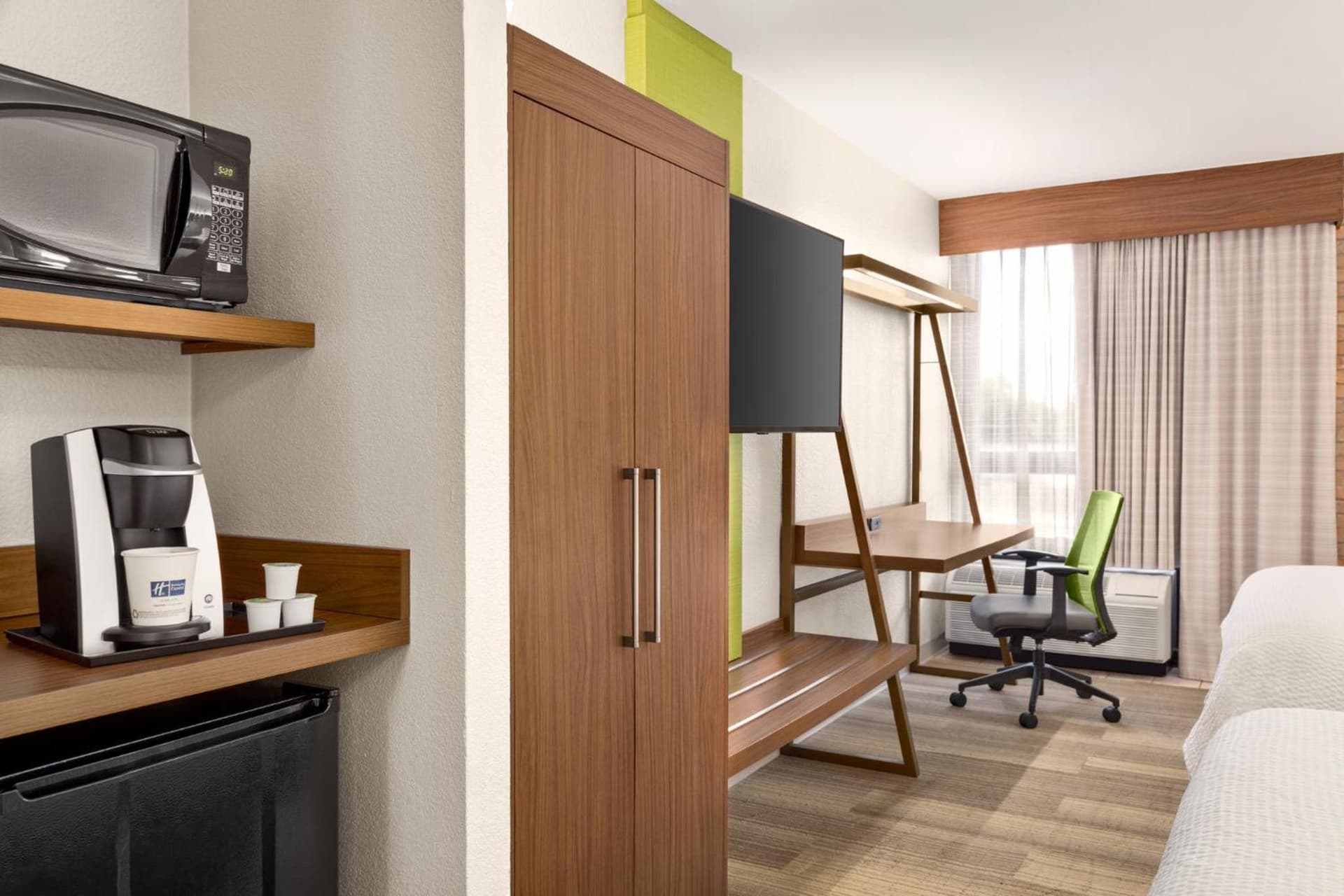 Holiday Inn Express - San Antonio Airport by IHG property views in San Antonio, TX — gallery photo 3