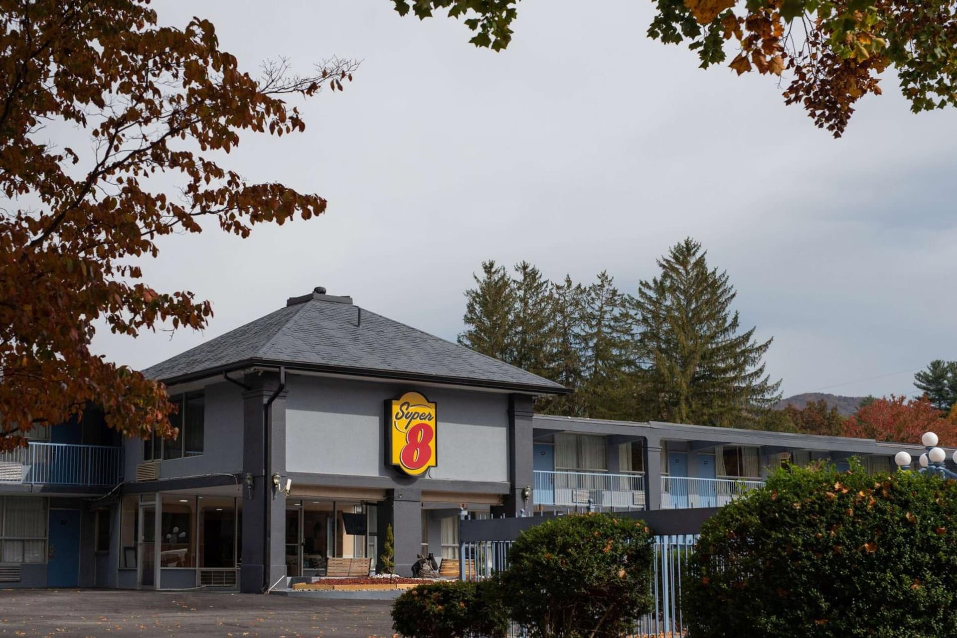 Super 8 by Wyndham Black Mountain Asheville East interior in Black Mountain, NC — gallery photo 2