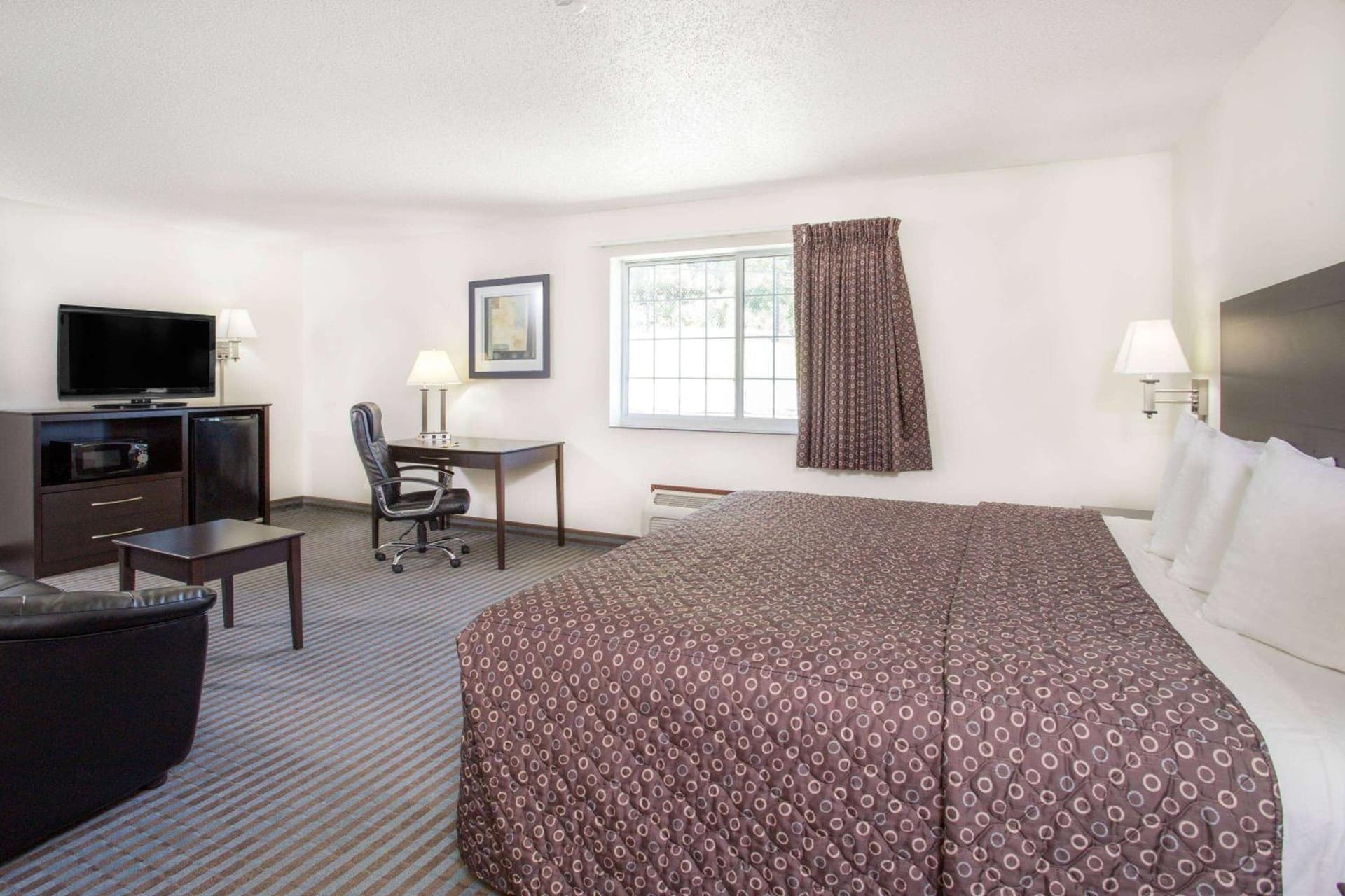 Super 8 by Wyndham Cedar Falls gallery photo in Cedar Falls, IA — image 26
