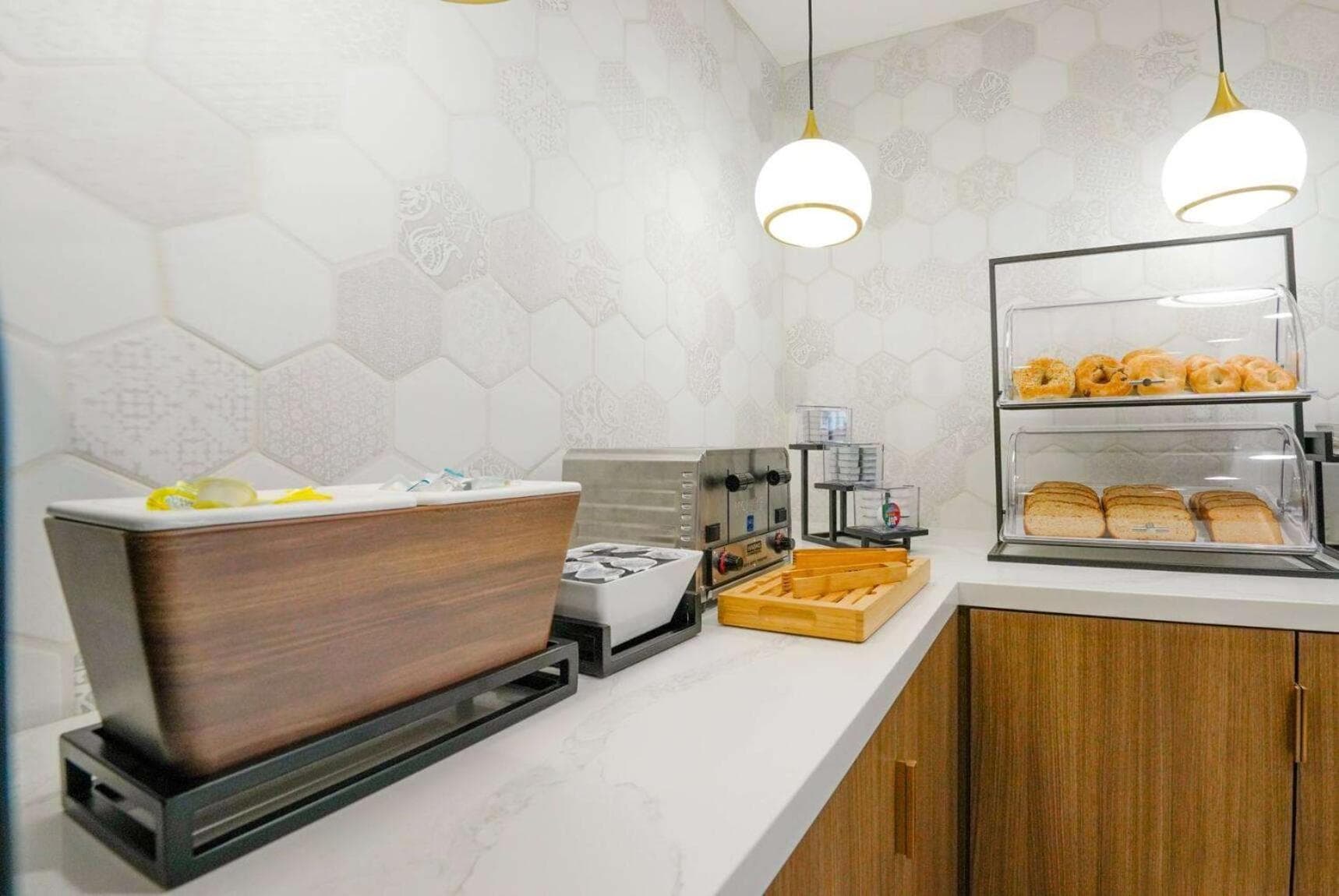 La Quinta Inn & Suites by Wyndham Santa Cruz gallery photo in Santa Cruz, CA — image 82