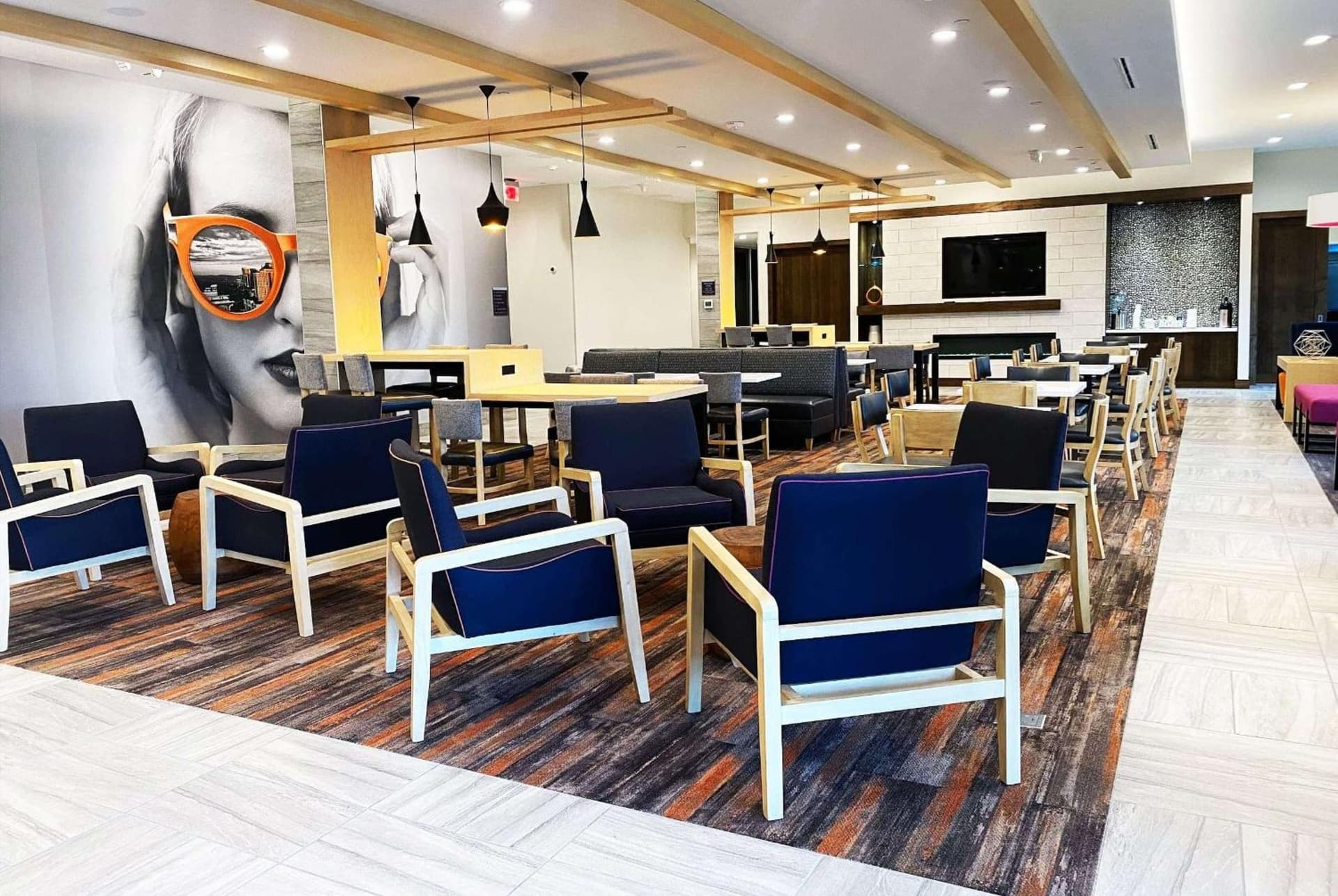 La Quinta Inn & Suites by Wyndham Pflugerville gallery photo in Pflugerville, TX — image 7