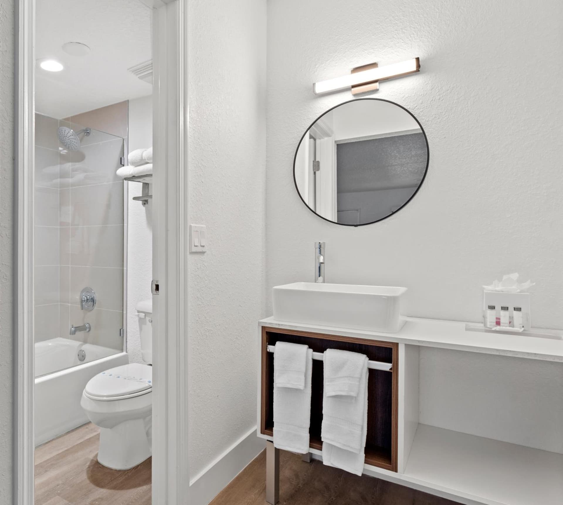 Baymont by Wyndham Jacksonville Airport interior in Jacksonville, FL — gallery photo 2