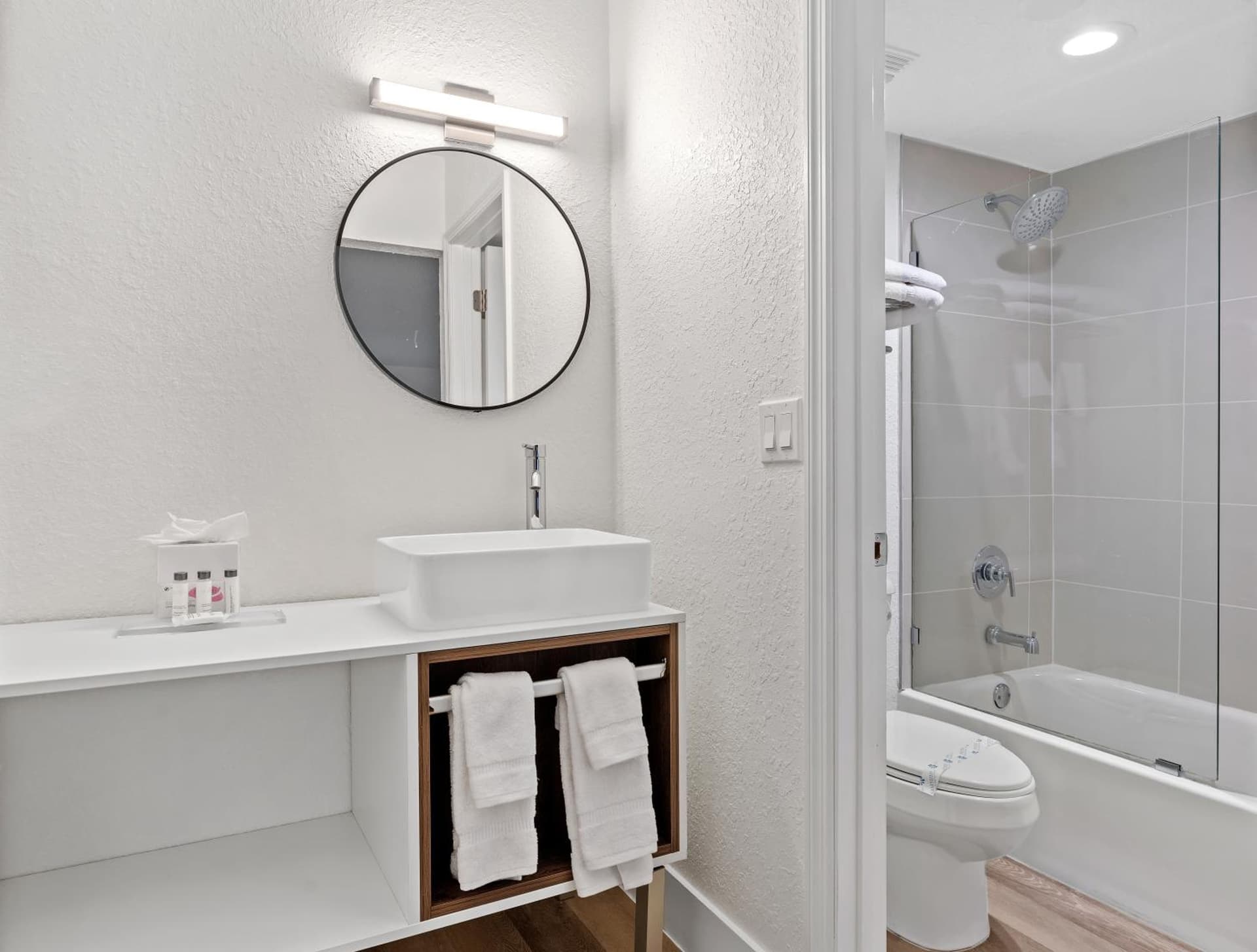 Baymont by Wyndham Jacksonville Airport gallery photo in Jacksonville, FL — image 9