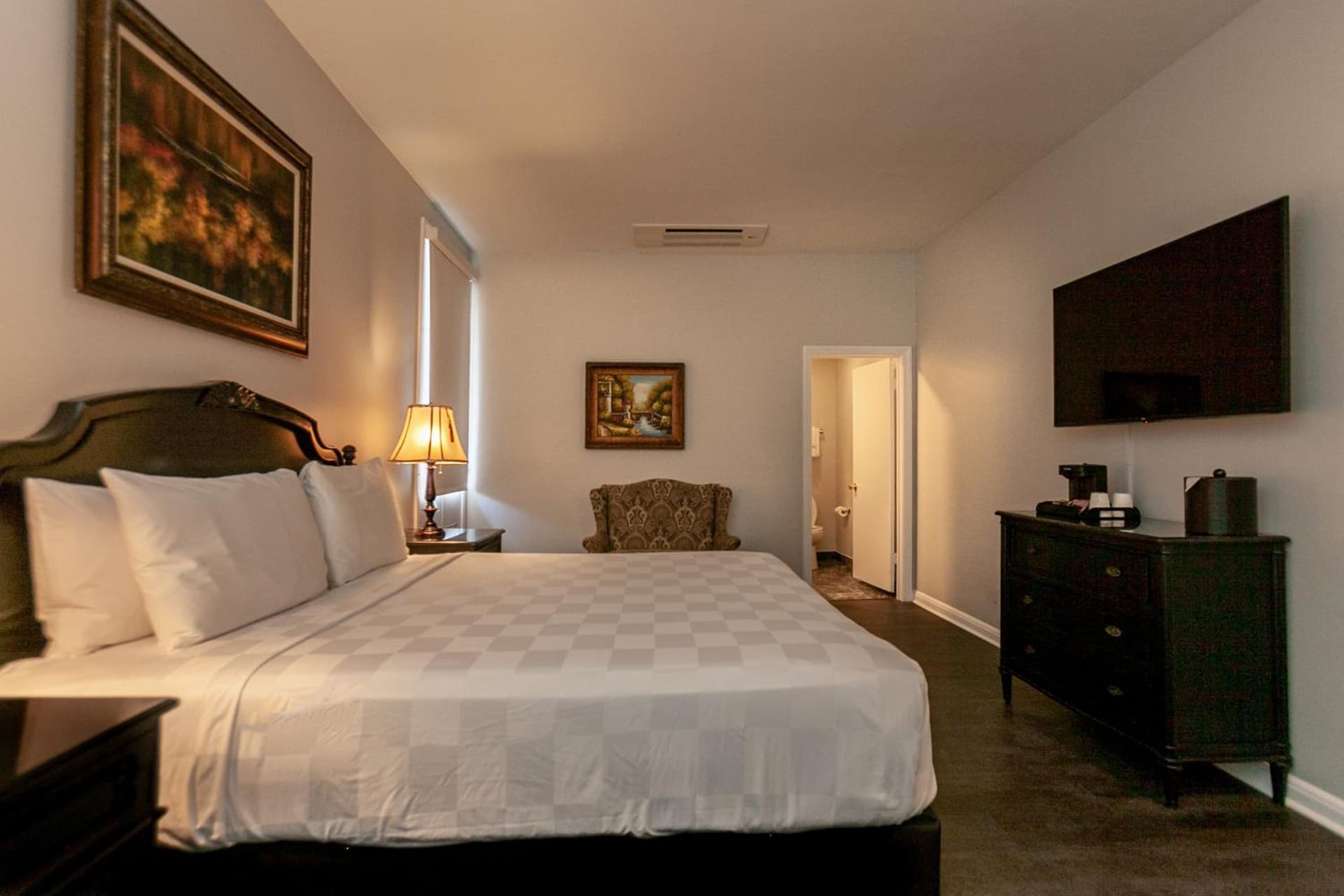 Chateau Hotel gallery photo in New Orleans, LA — image 10