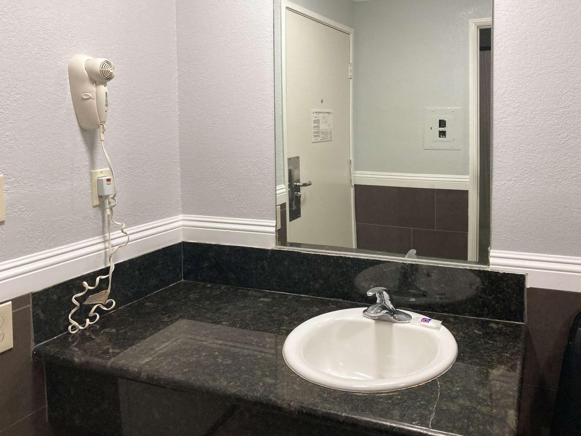 Motel 6 Glendale CA Pasadena Burbank Los Angeles gallery photo in Glendale, CA — image 18