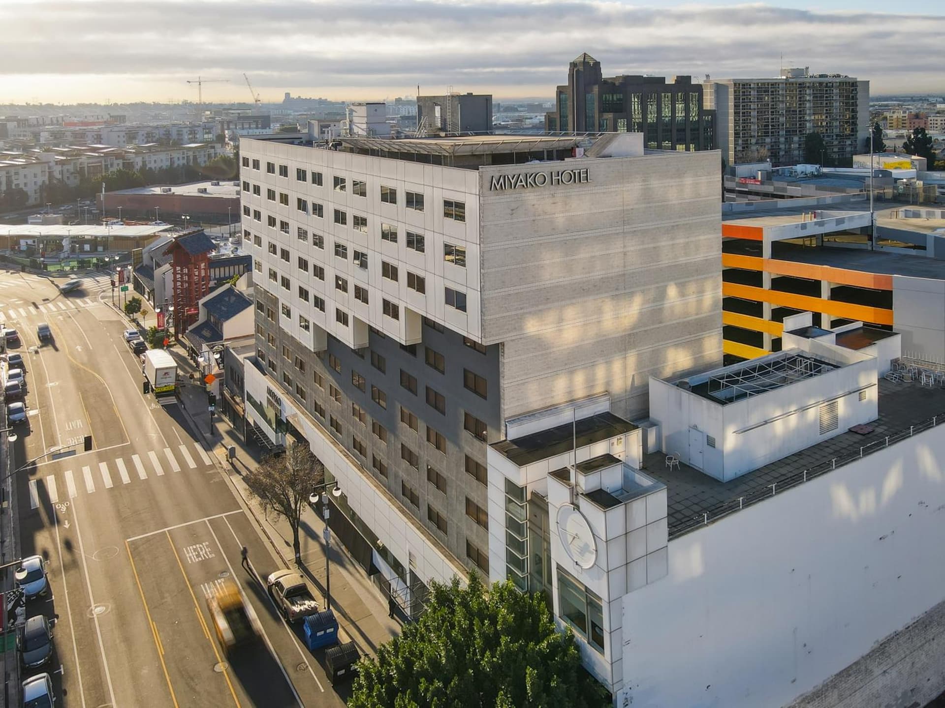 Miyako Hotel Los Angeles property views in Los Angeles, CA — gallery photo 3