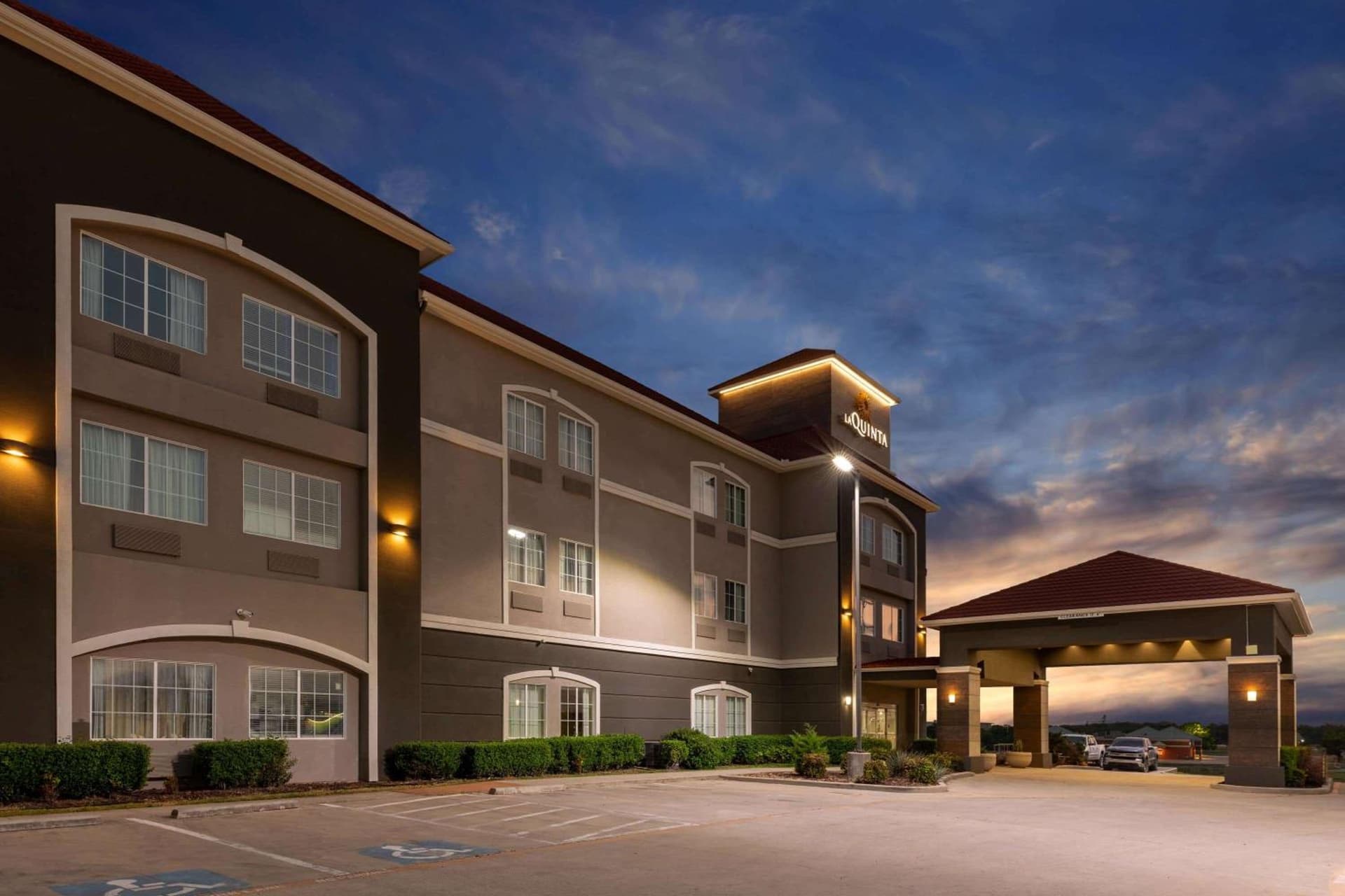 La Quinta by Wyndham Bridgeport featured exterior or lobby in Bridgeport, TX — similar hotel