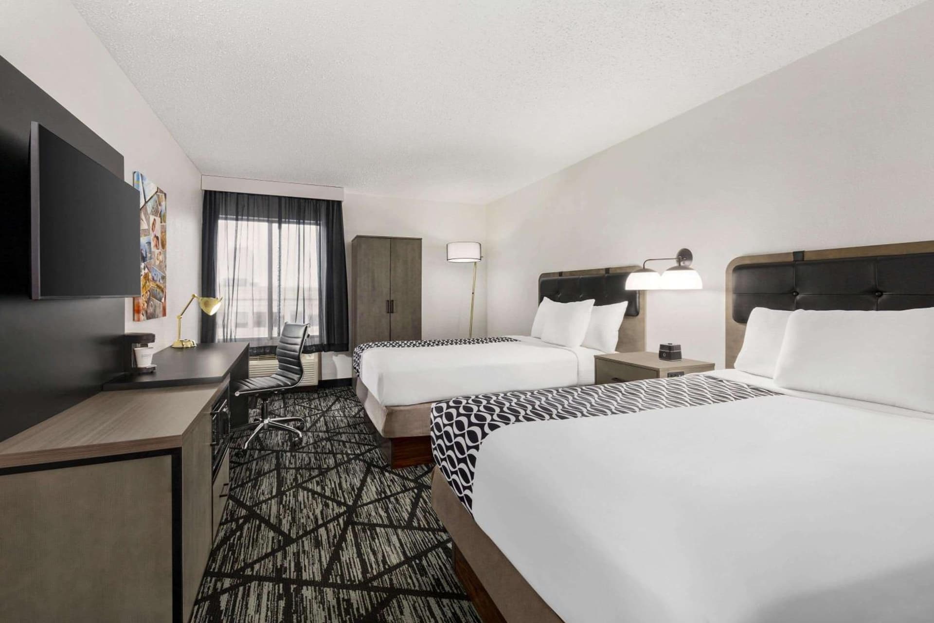 La Quinta Inn & Suites by Wyndham Cleveland Airport West gallery photo in North Olmsted, OH — image 25