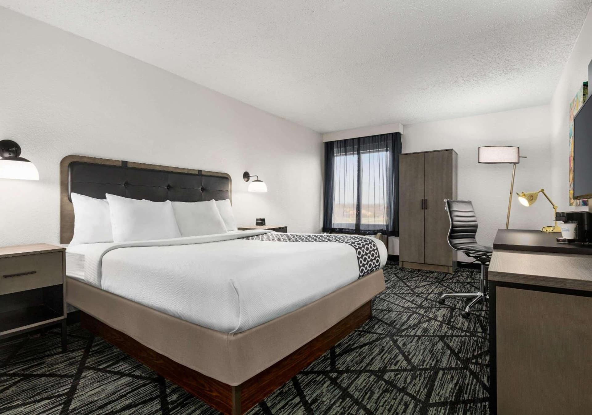La Quinta Inn & Suites by Wyndham Cleveland Airport West gallery photo in North Olmsted, OH — image 21