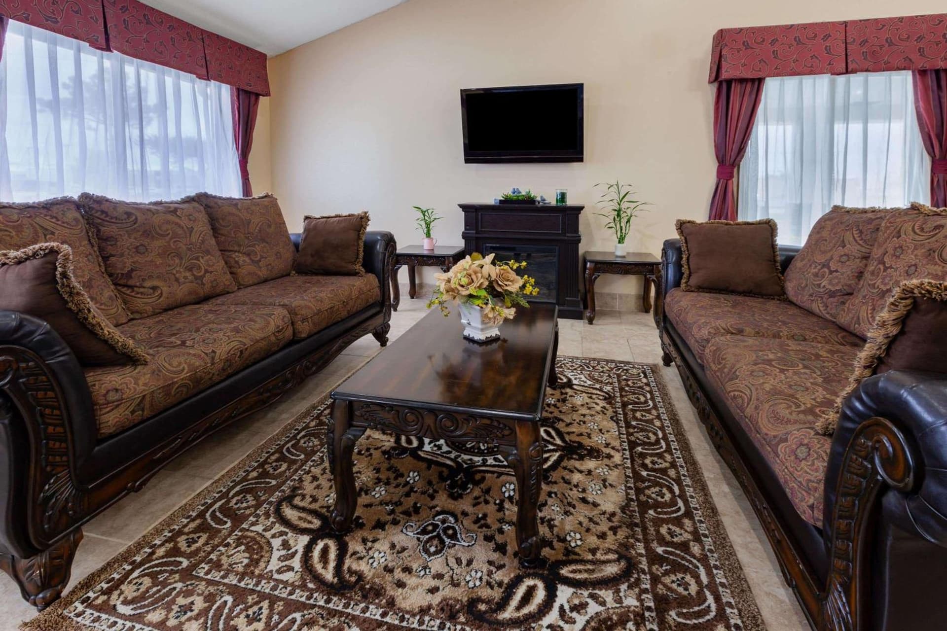 Baymont by Wyndham Perrysburg-Toledo property views in Perrysburg, OH — gallery photo 3